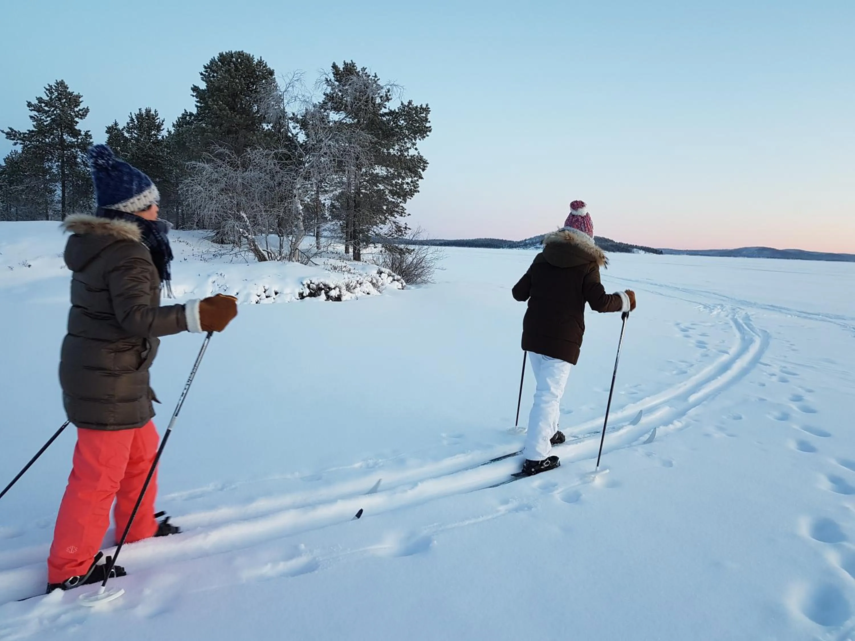 Skiing in Lake Inari Mobile Cabins