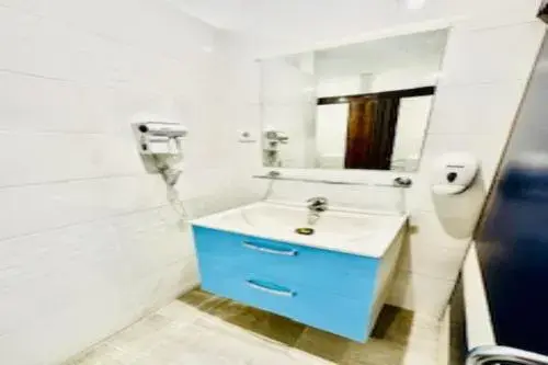 Bed in 4-Bed Female Dormitory Room in Fantasy Hostel Porto Bed in 4-Bed Female Dormitory Room in Fantasy Hostel Porto