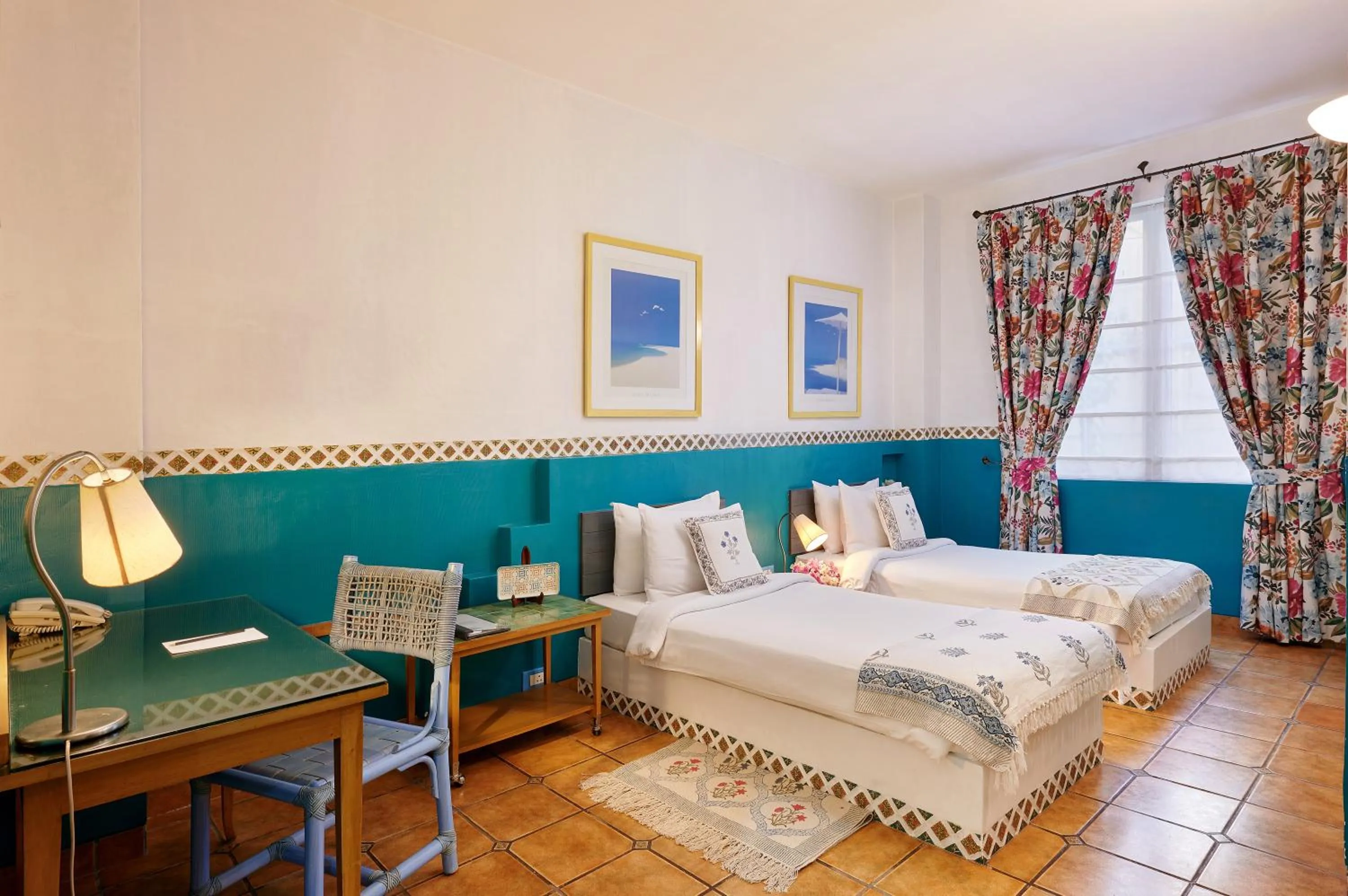 Bed in The Gordon House Hotel - Near Gateway Of India