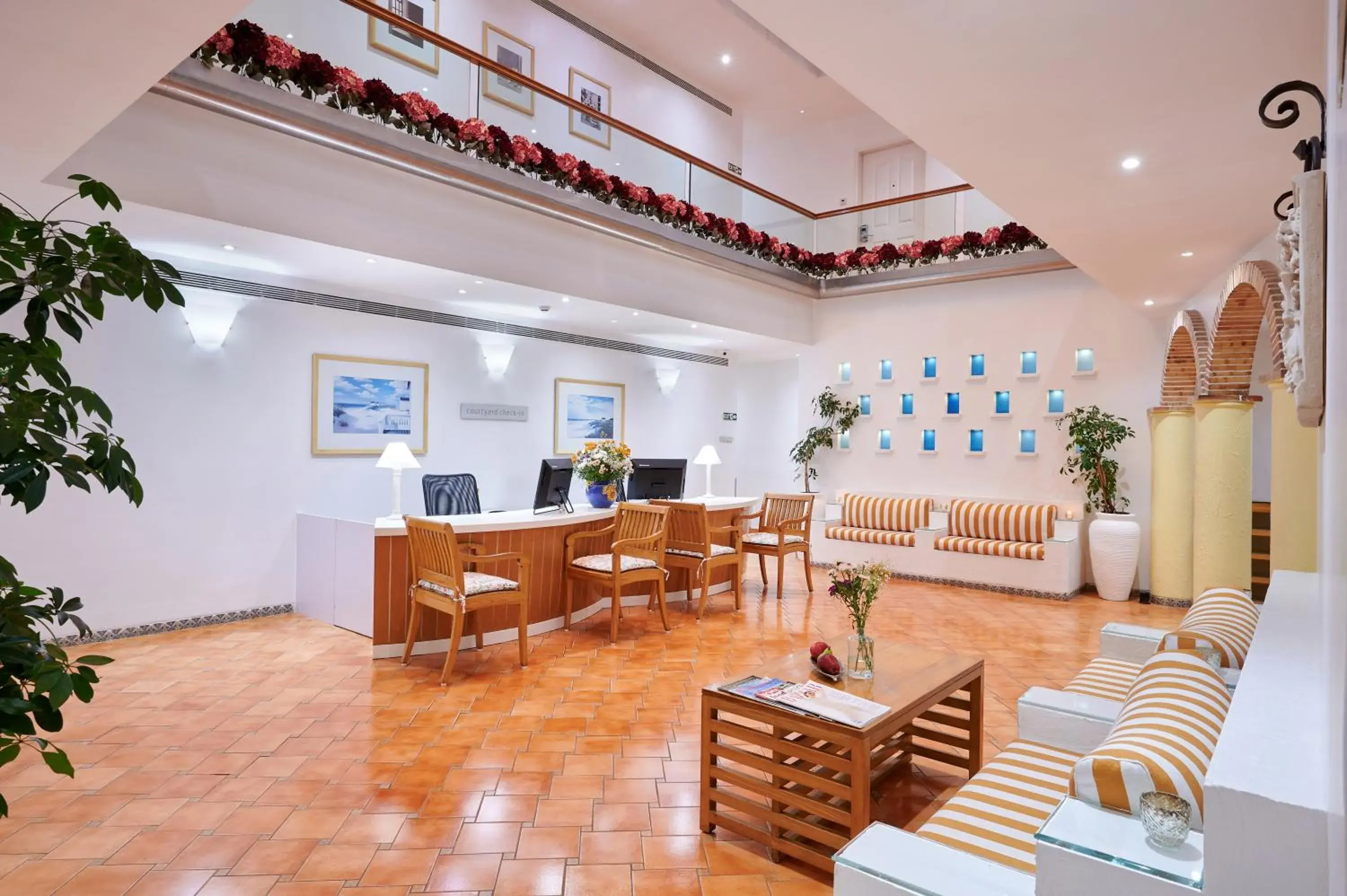 Lobby or reception in The Gordon House Hotel - Near Gateway Of India Lobby or reception in The Gordon House Hotel - Near Gateway Of India