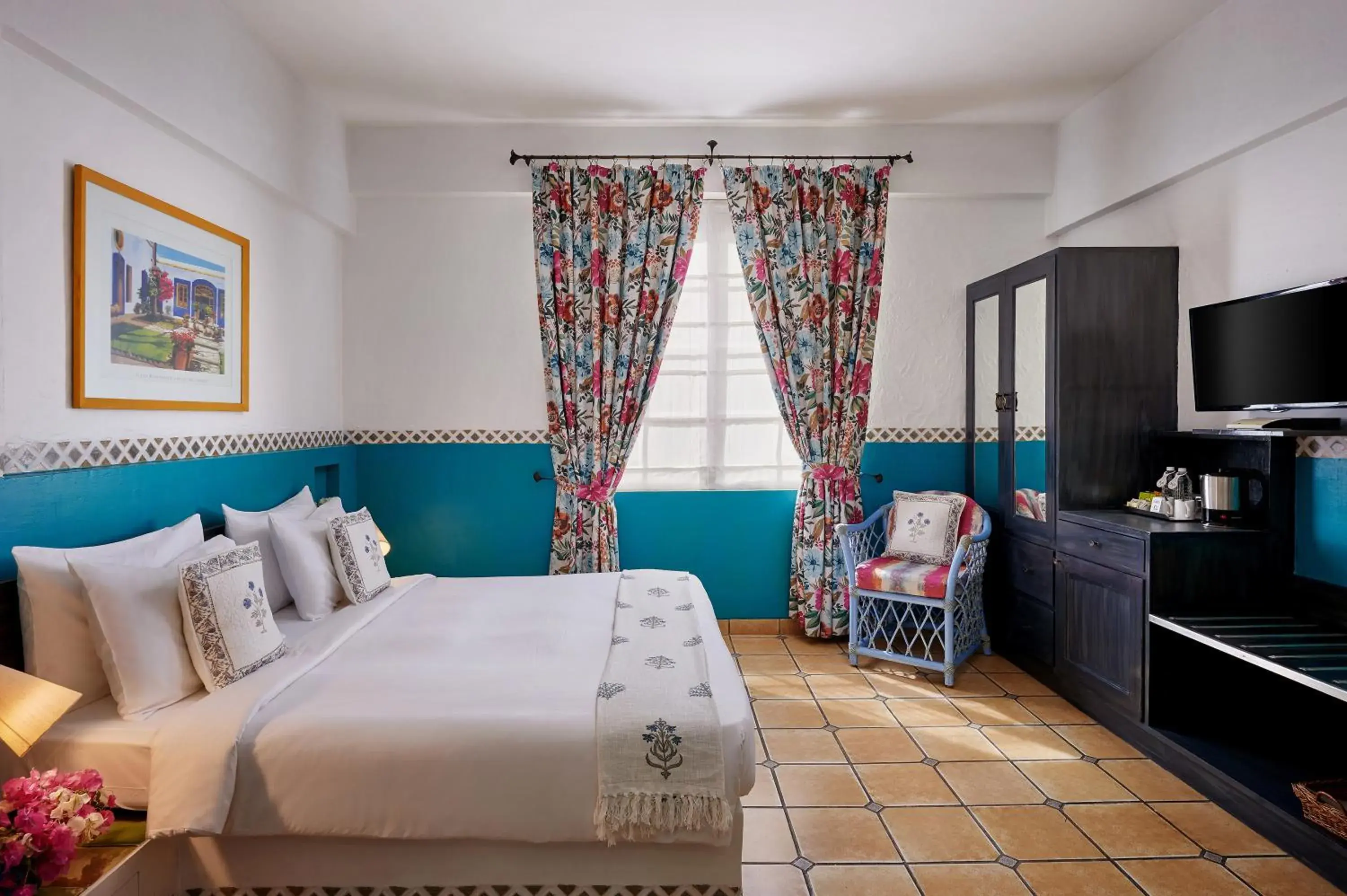 Photo of the whole room, Bed in The Gordon House Hotel - Near Gateway Of India Photo of the whole room, Bed in The Gordon House Hotel - Near Gateway Of India