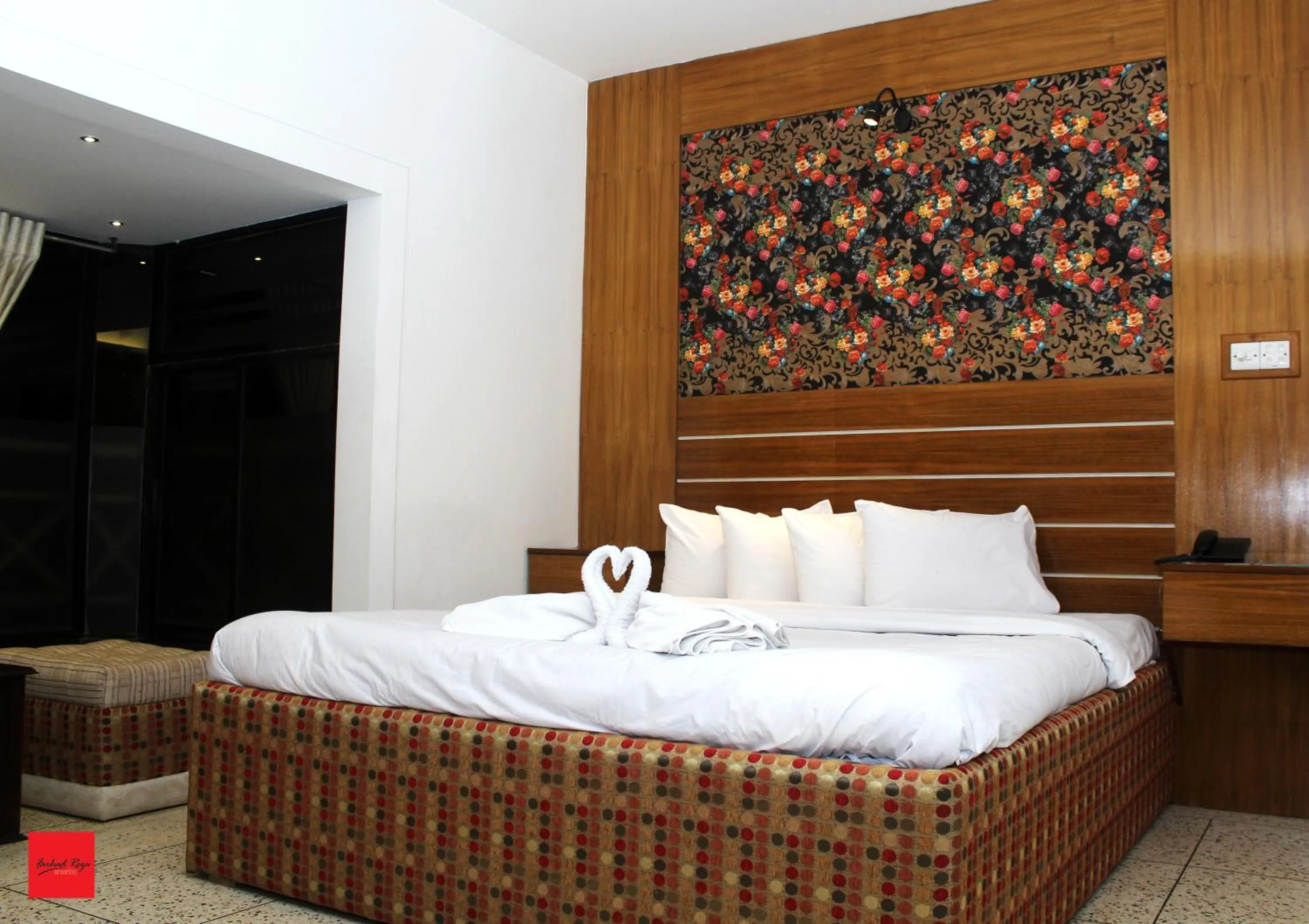 Bed in Nagar Valley Hotel Ltd.