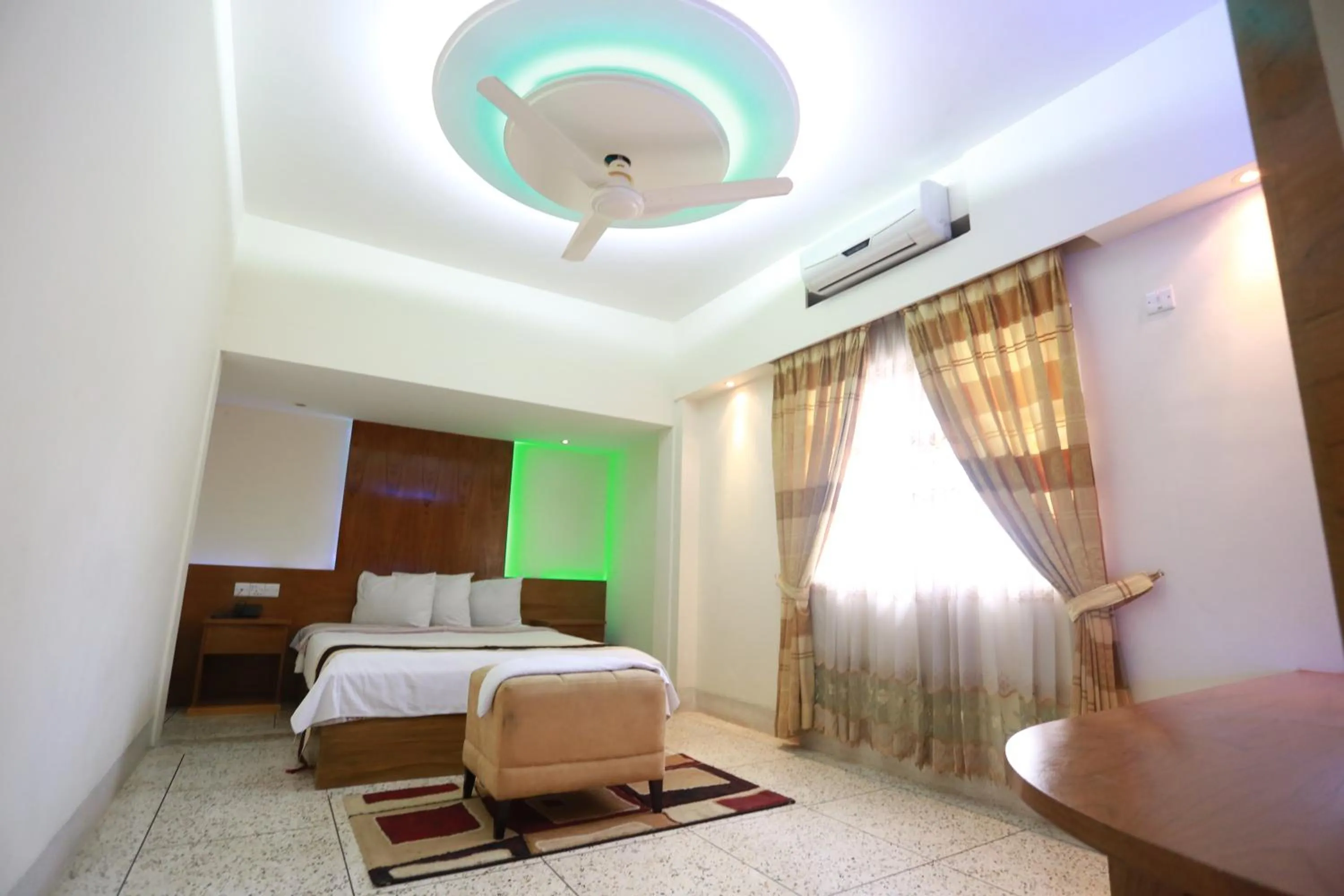 Bed in Nagar Valley Hotel Ltd.