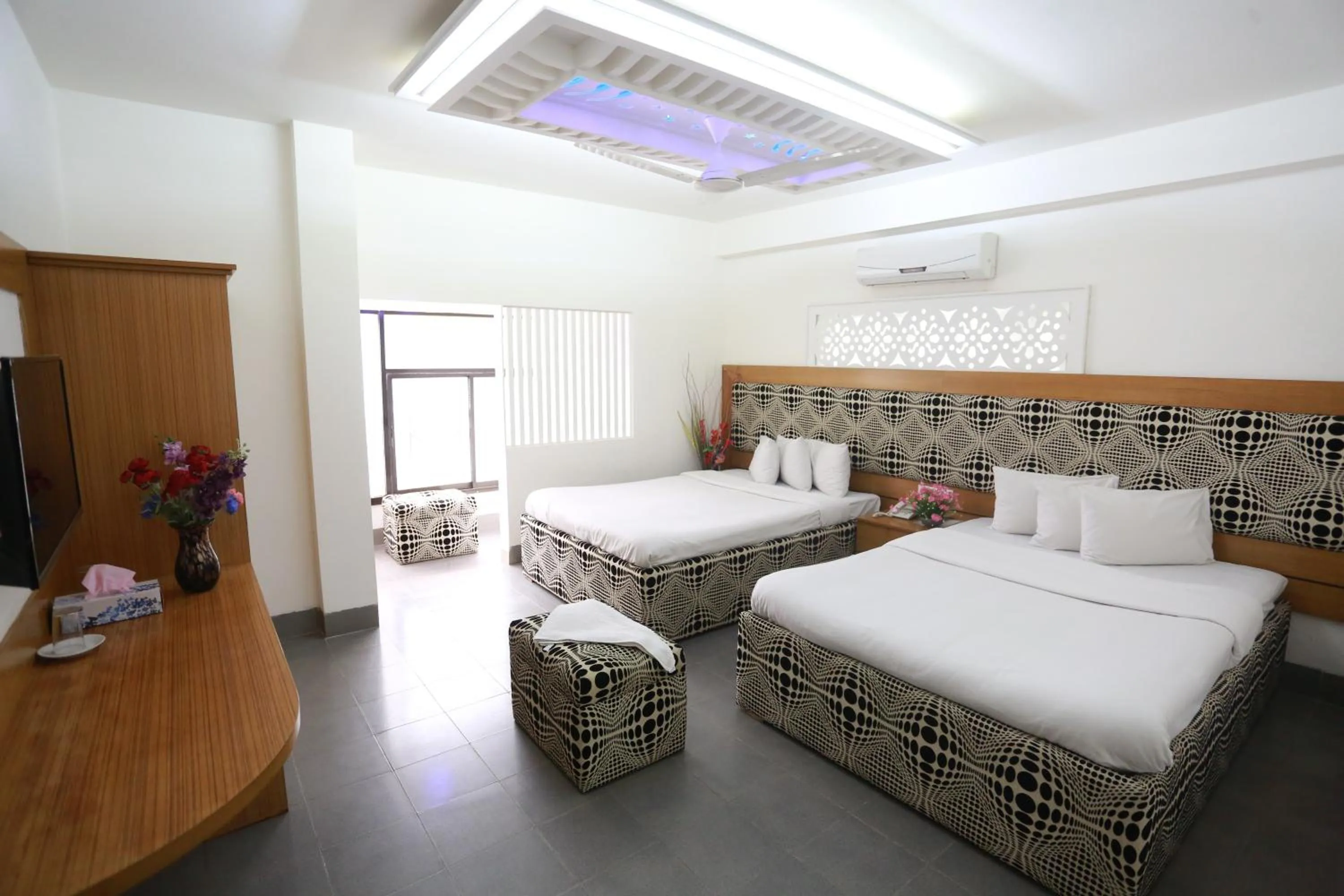 Day, Bed in Nagar Valley Hotel Ltd.