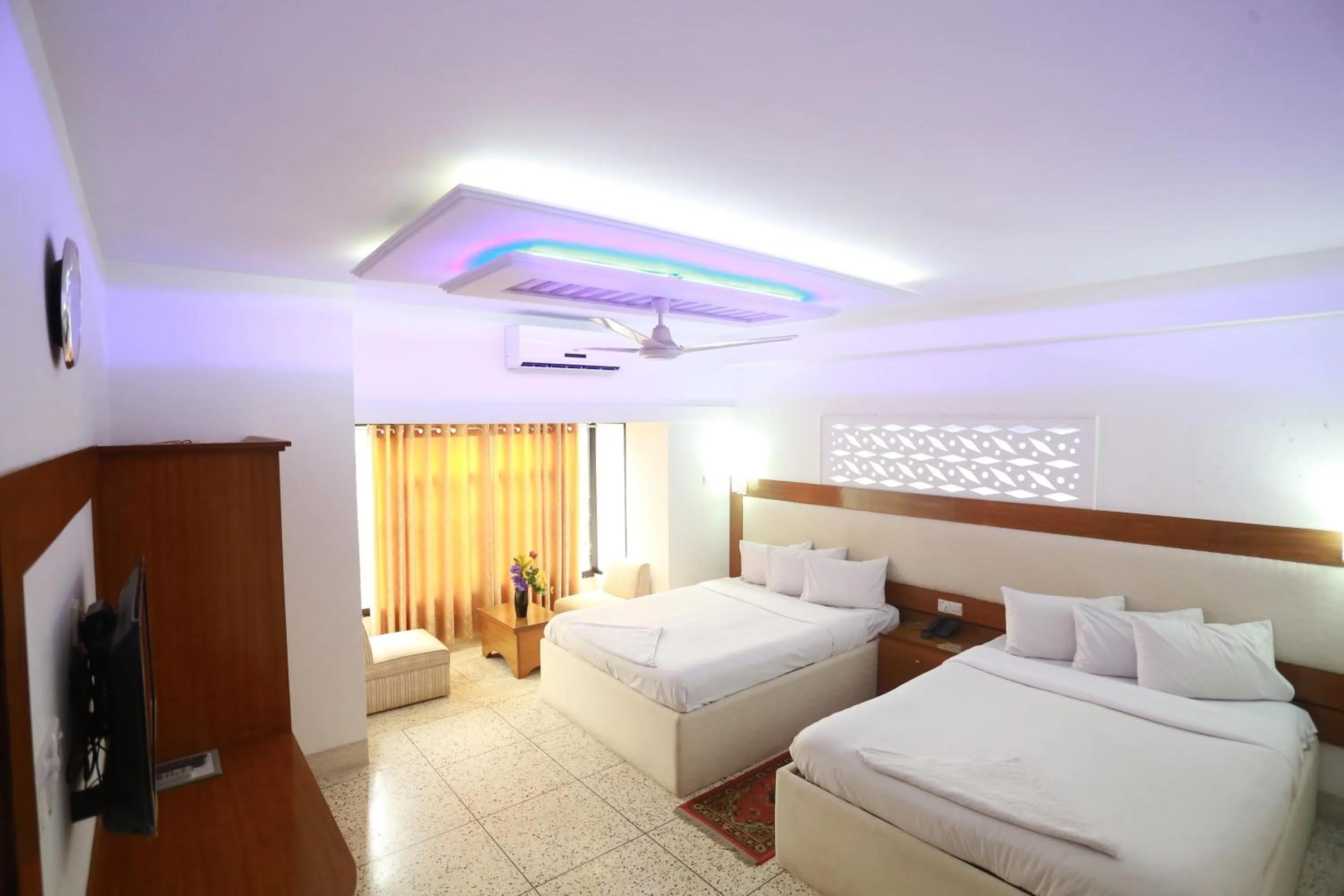 Bed in Nagar Valley Hotel Ltd.