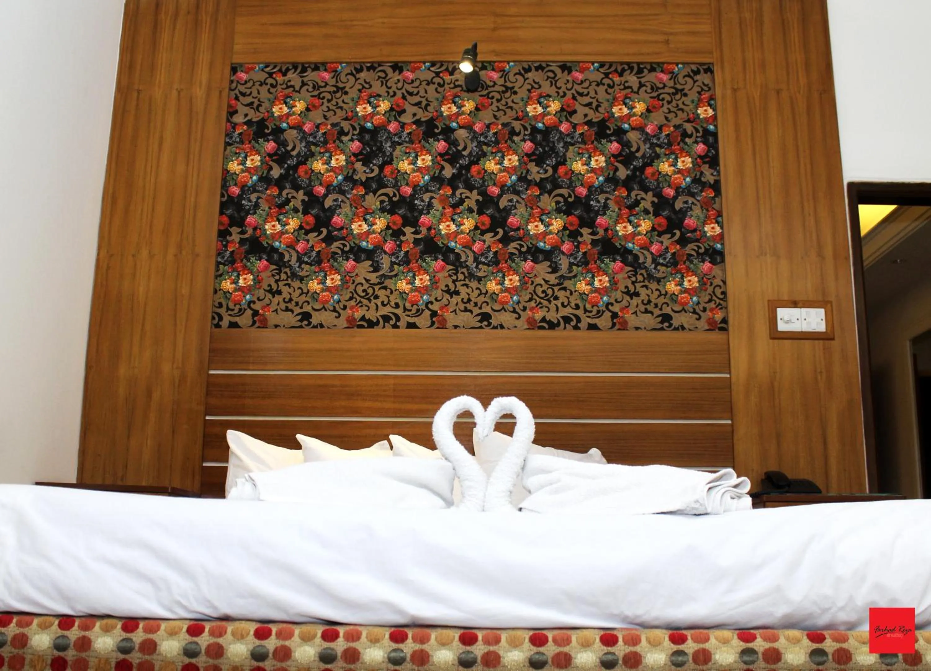 Bed in Nagar Valley Hotel Ltd.