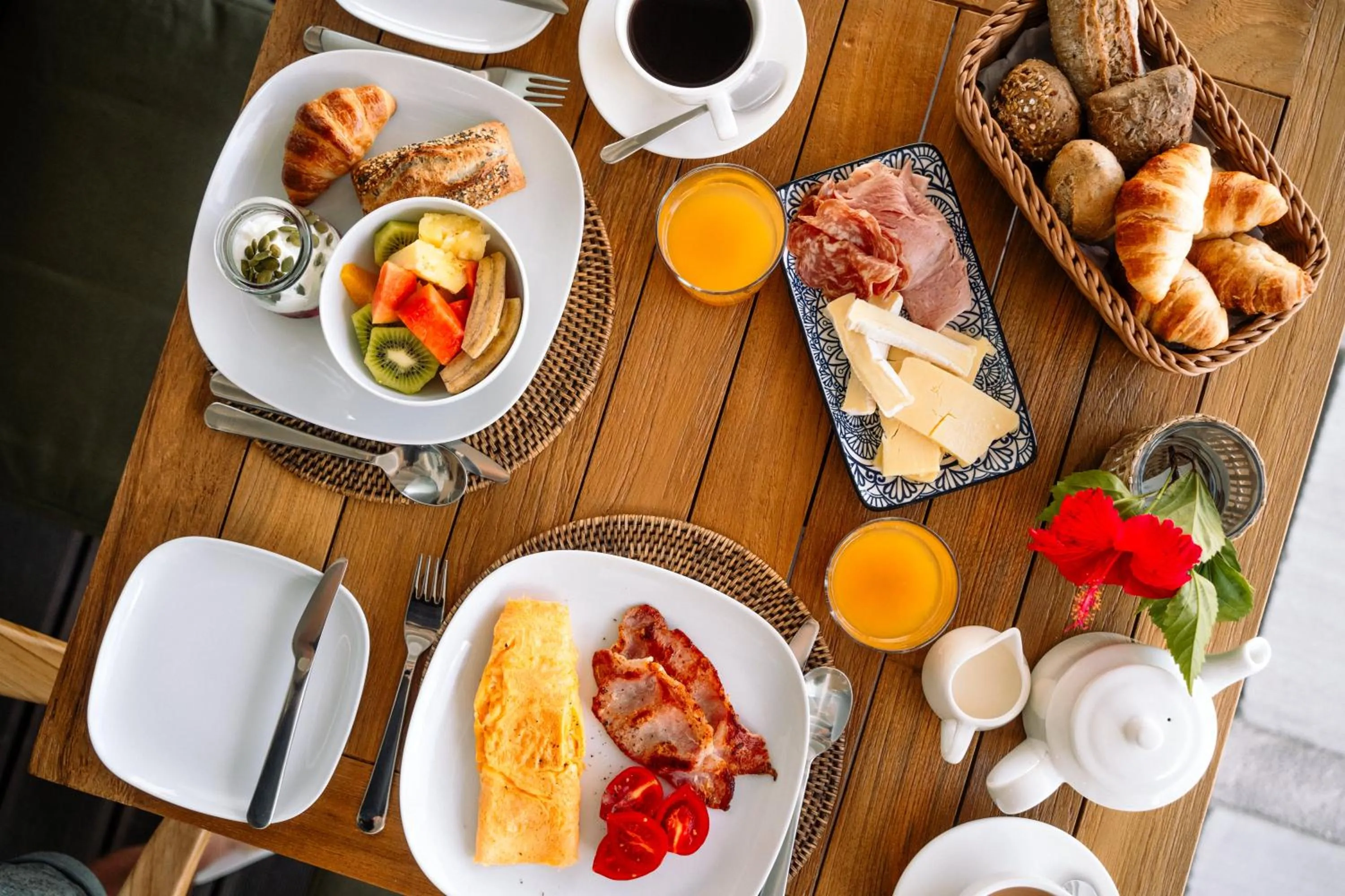 Food and drinks in The Bay Seychelles Boutique Hotel and Apartments