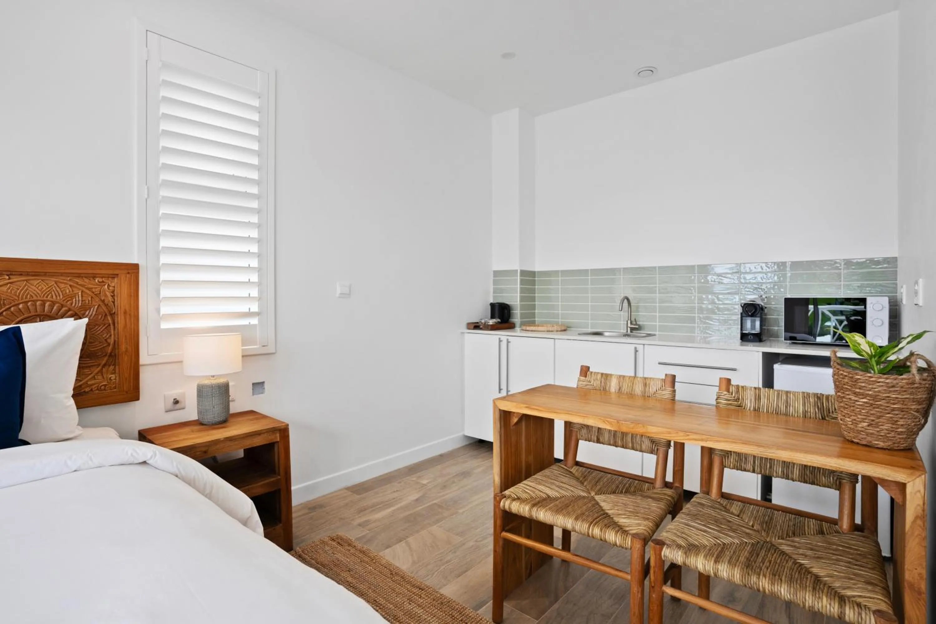Kitchen or kitchenette, Bed in The Bay Seychelles Boutique Hotel and Apartments