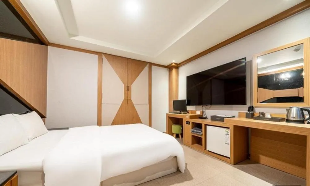 Standard Double Room - single occupancy in Nowon Luxe Hotel