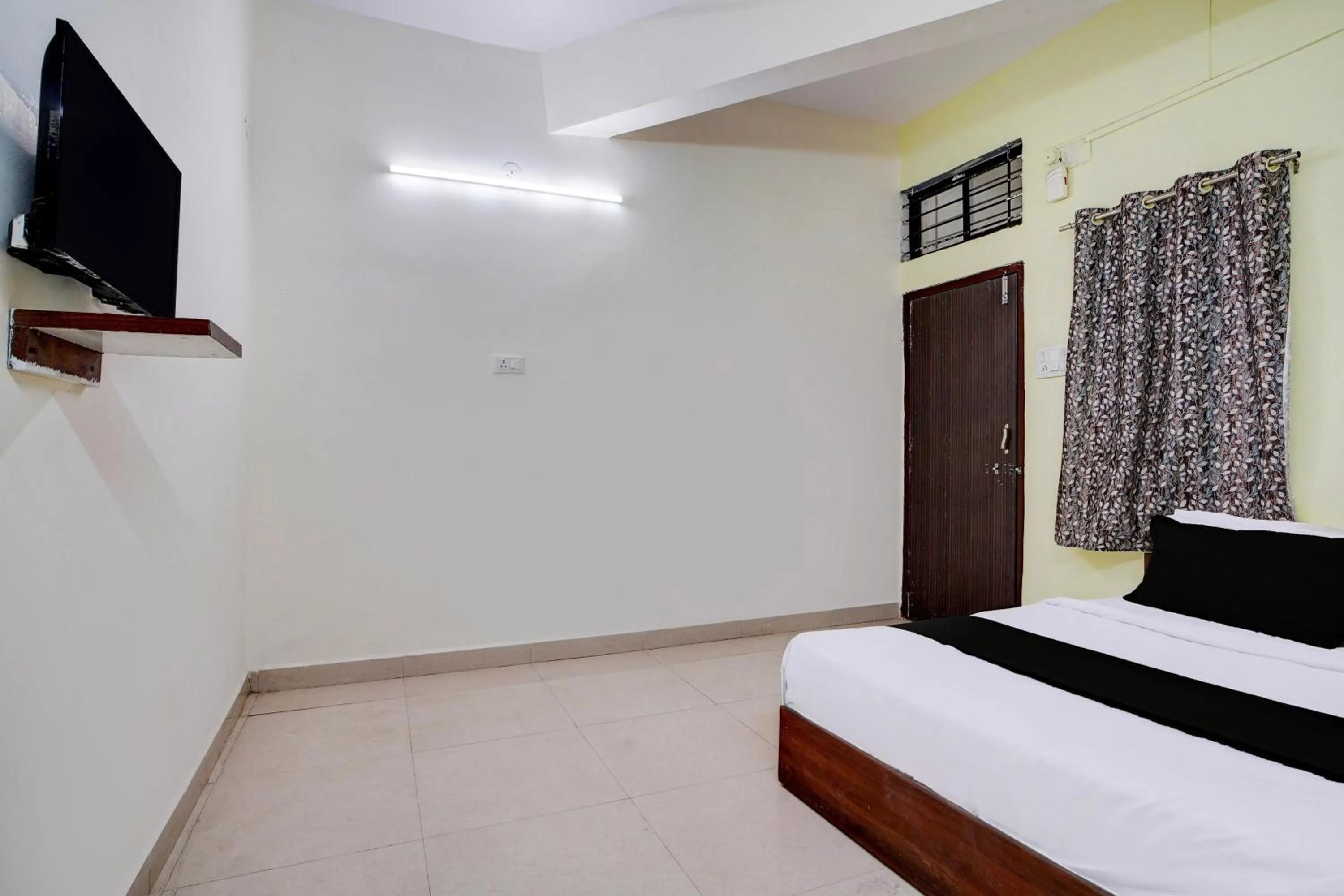 Bedroom, Bed in Hotel O Mav Hotel