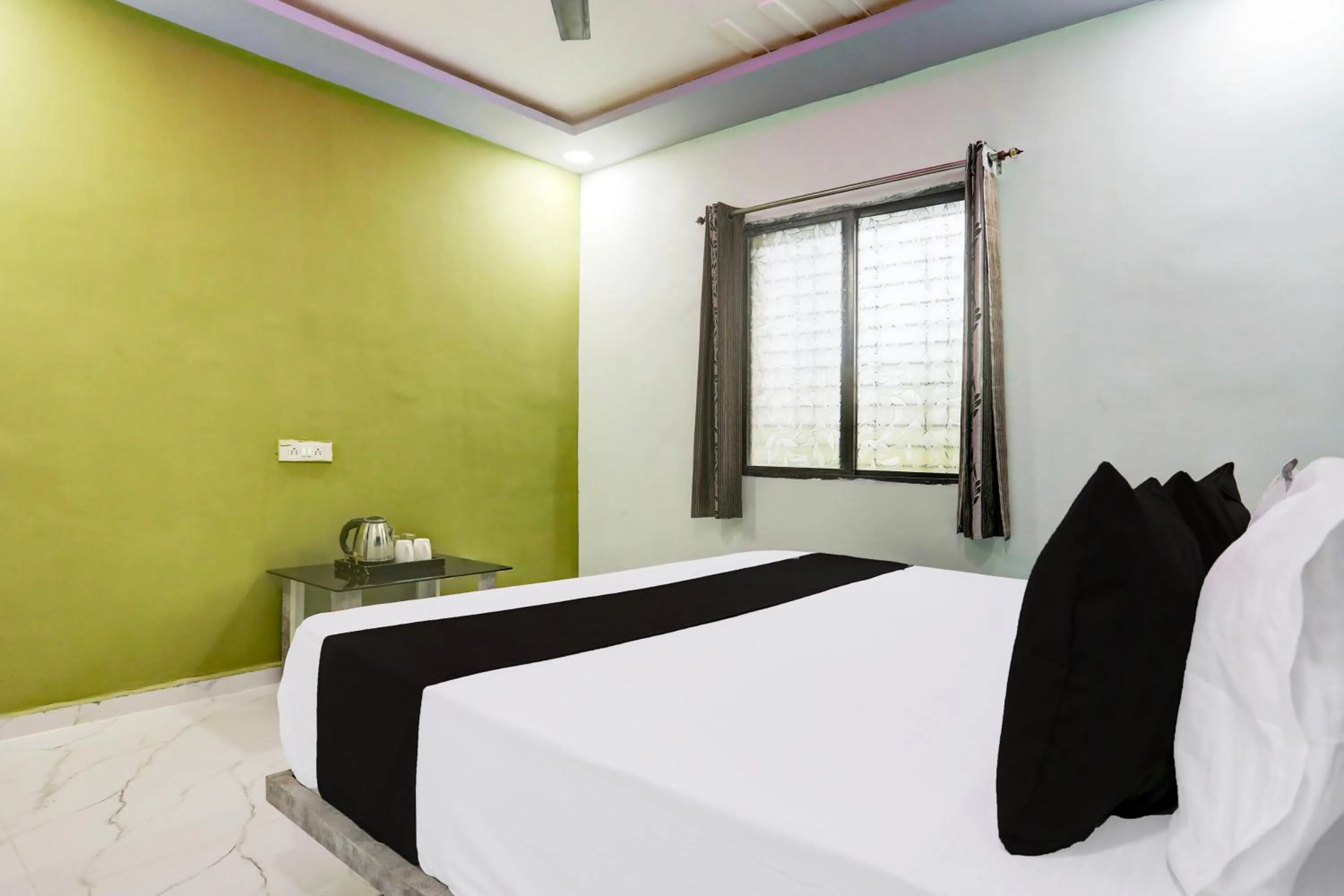 Facade/entrance, Bed in Hotel O Dream Stay