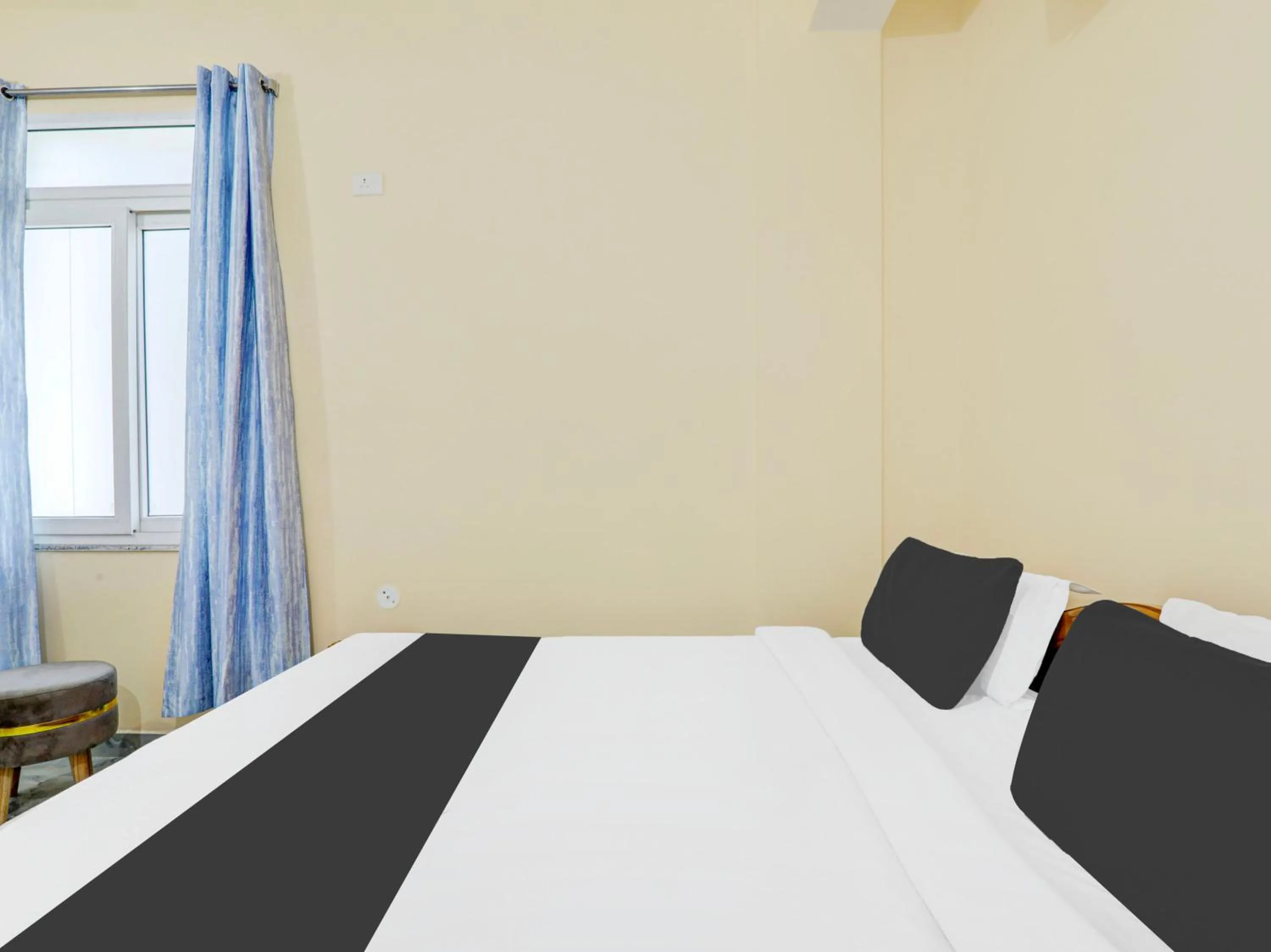 Bedroom, Bed in Hotel O Mellow Space