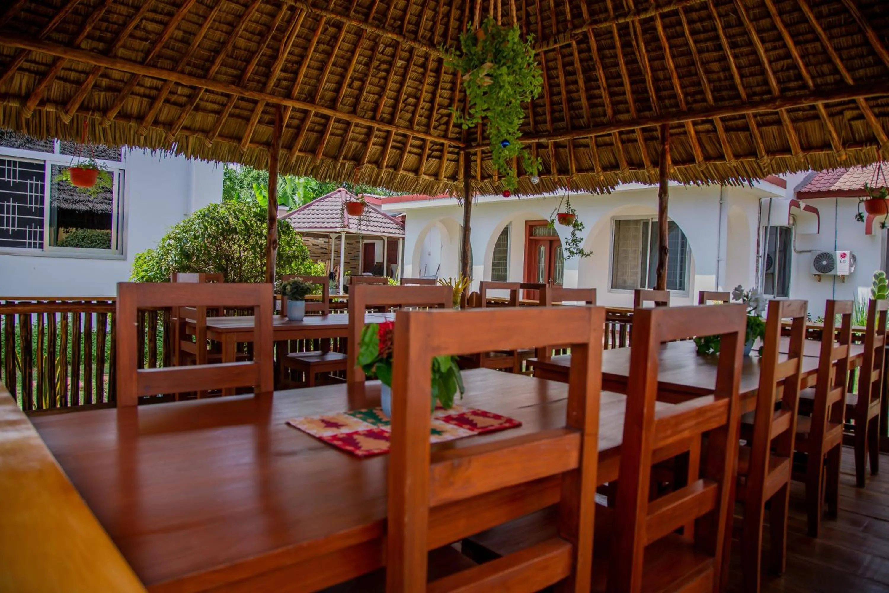 Restaurant/places to eat in La Casa Preciosa in Tanga