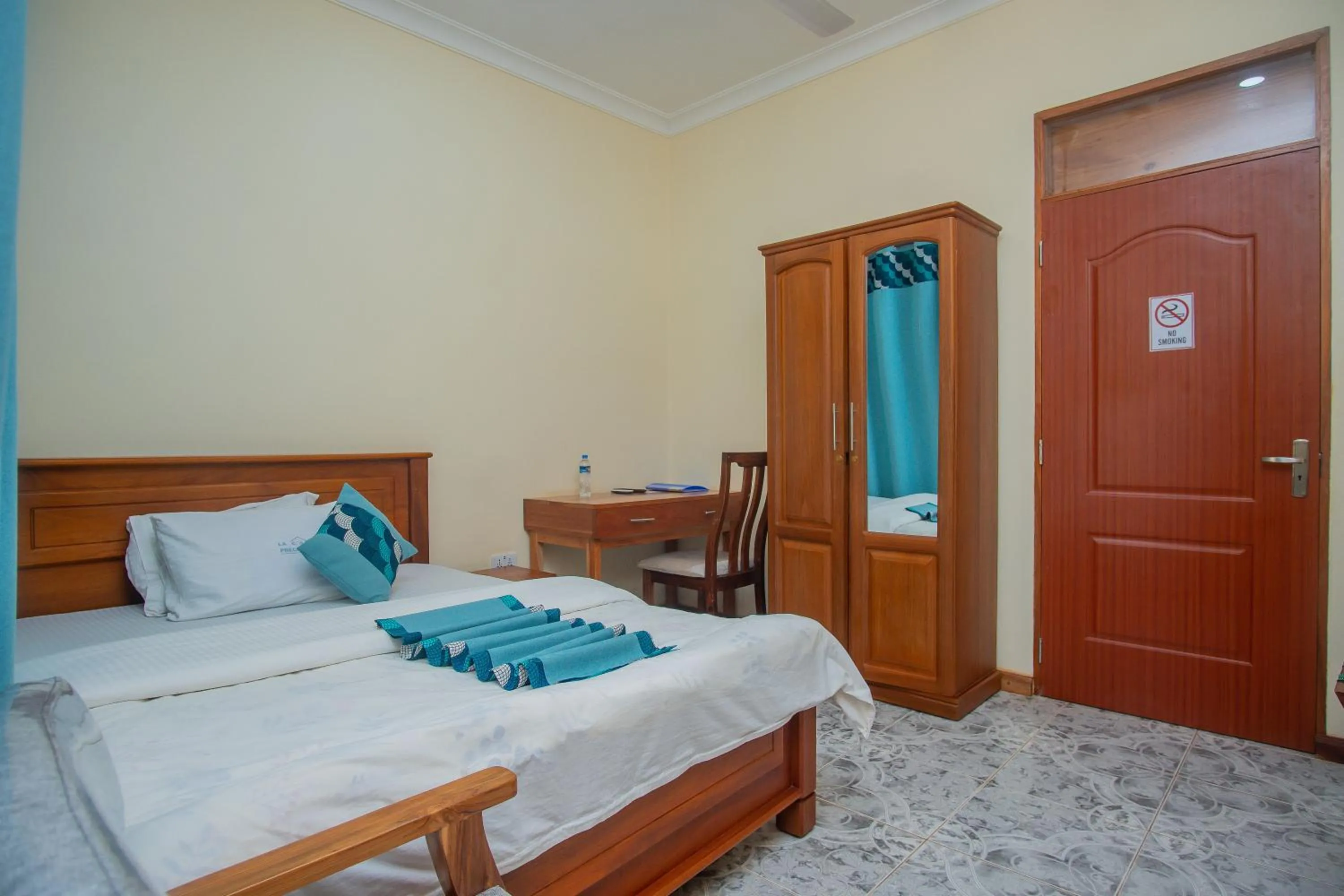 Photo of the whole room in La Casa Preciosa in Tanga