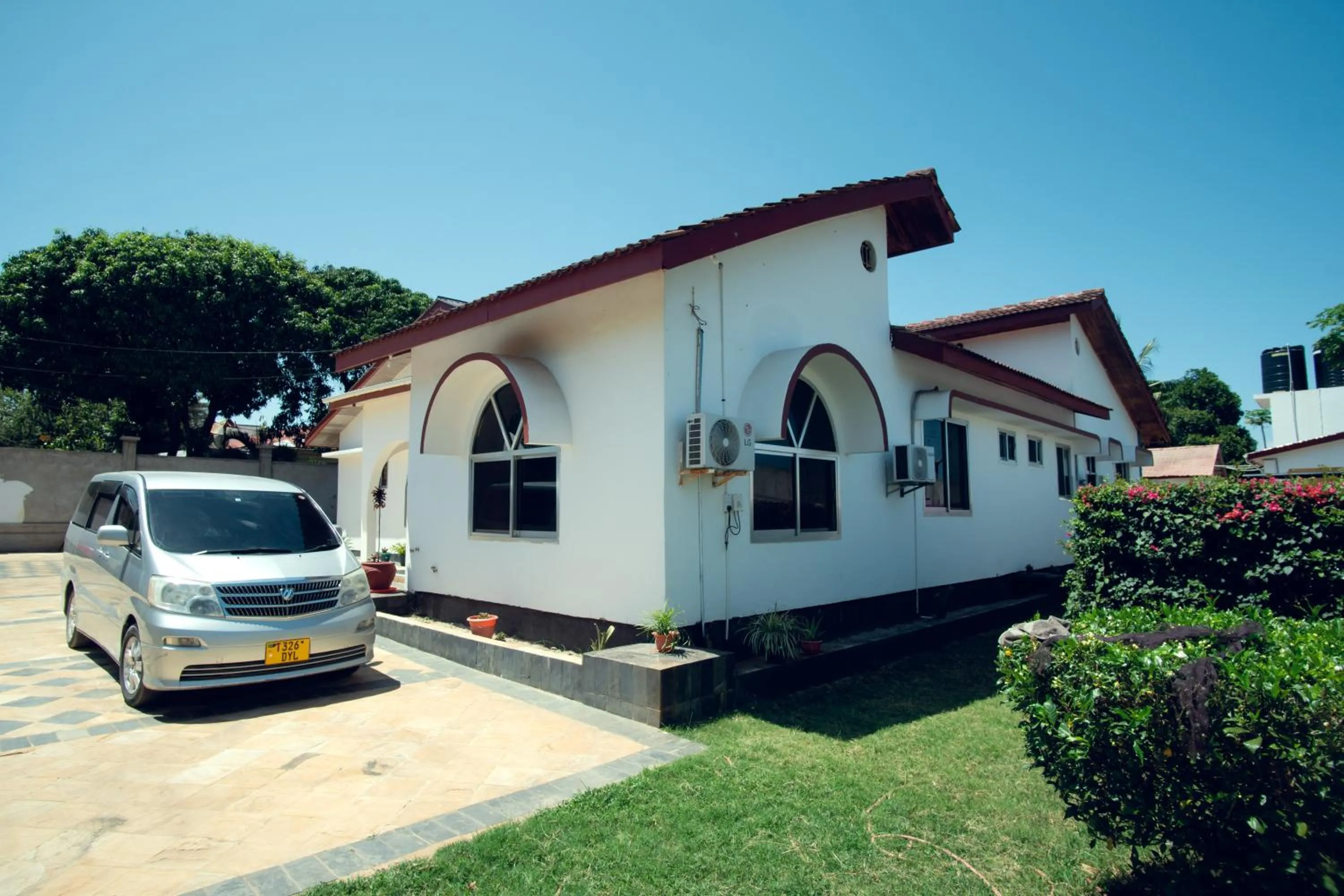 Property building in La Casa Preciosa in Tanga