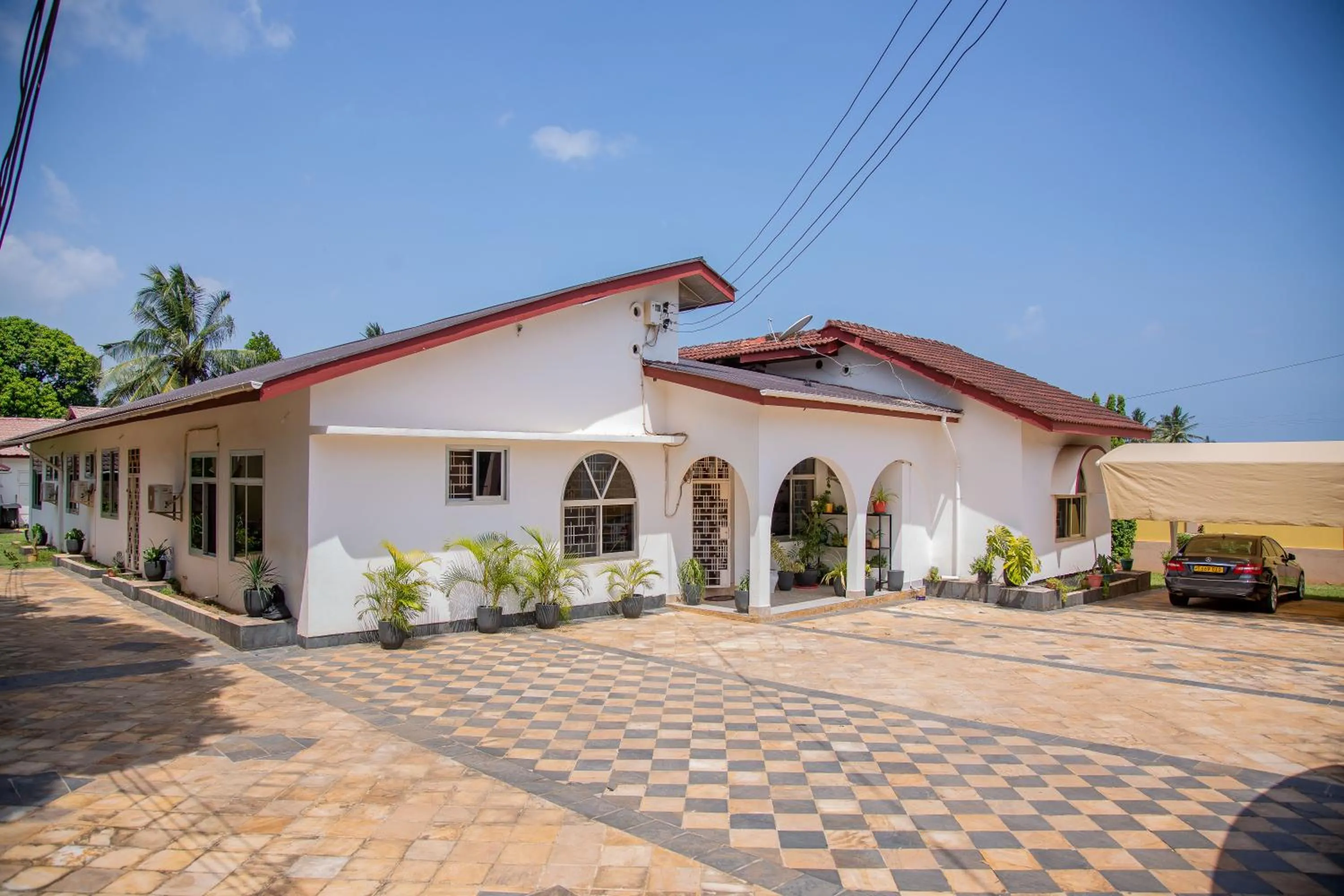 Property building in La Casa Preciosa in Tanga