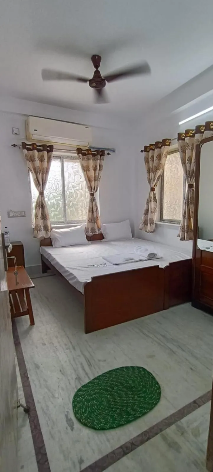 Bed in Regencyy Guest House