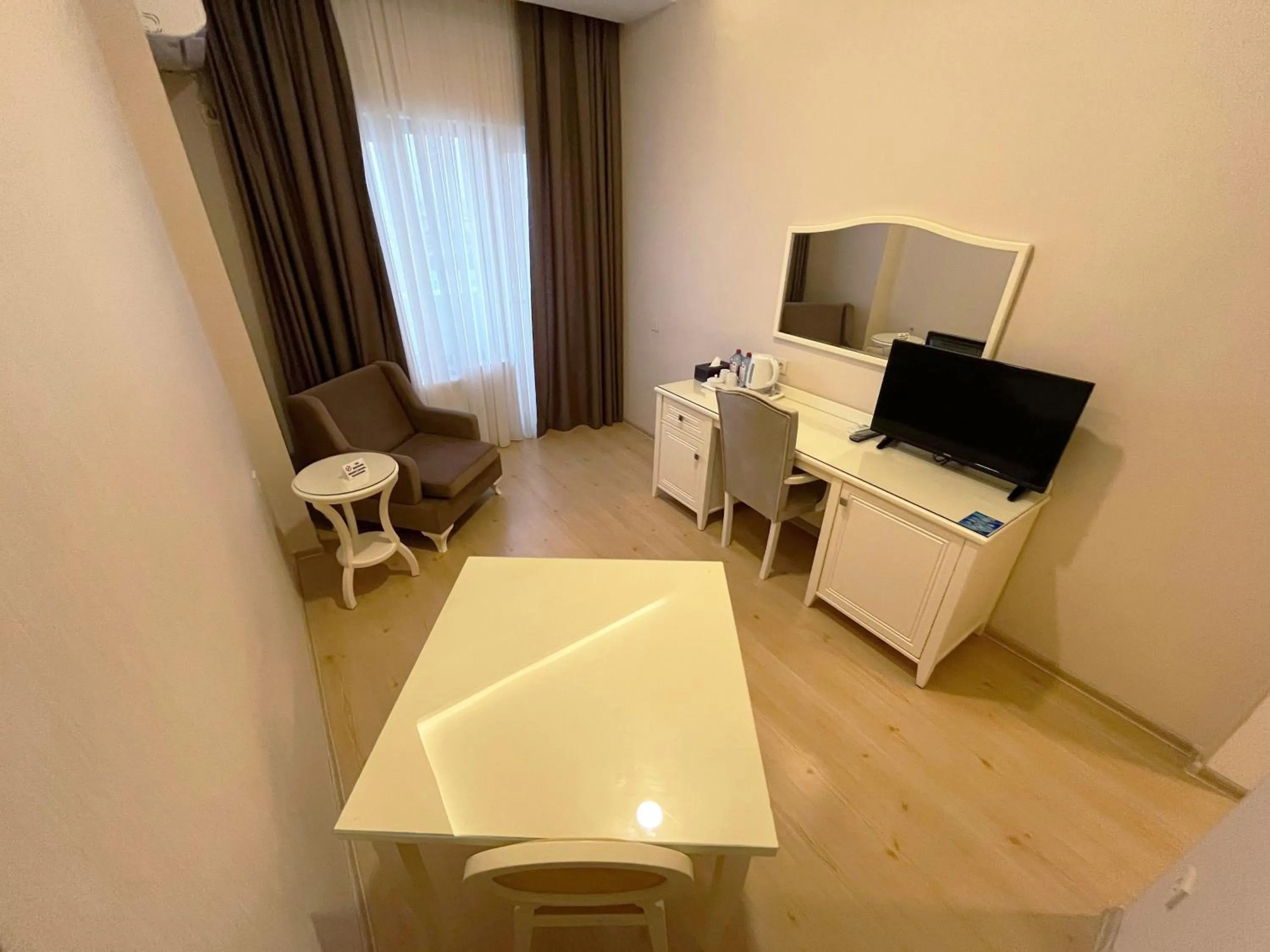 Junior Suite with Balcony - single occupancy in Nafta Sanatorium