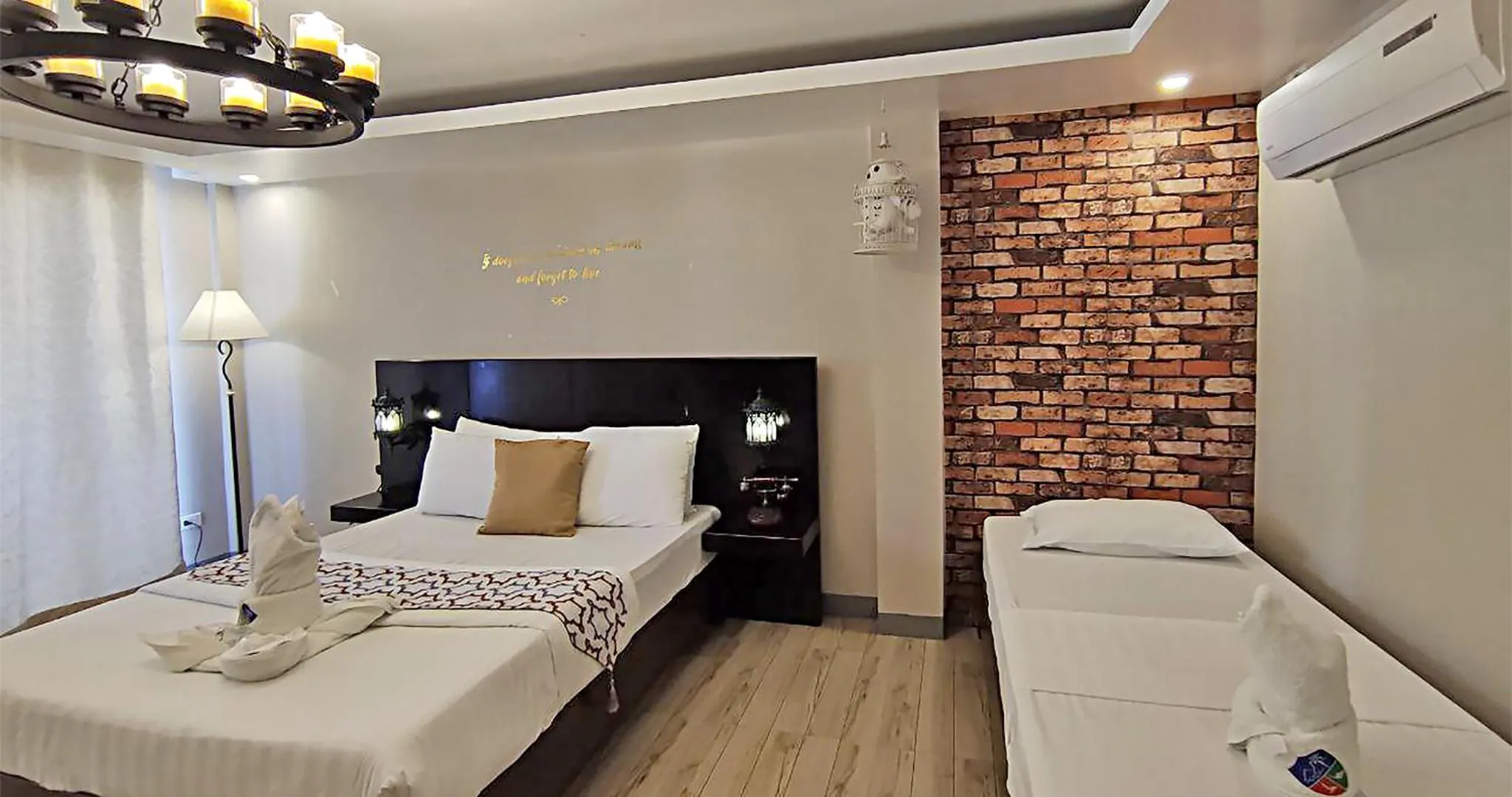 Bed in Casa Almarenzo Bed & Breakfast