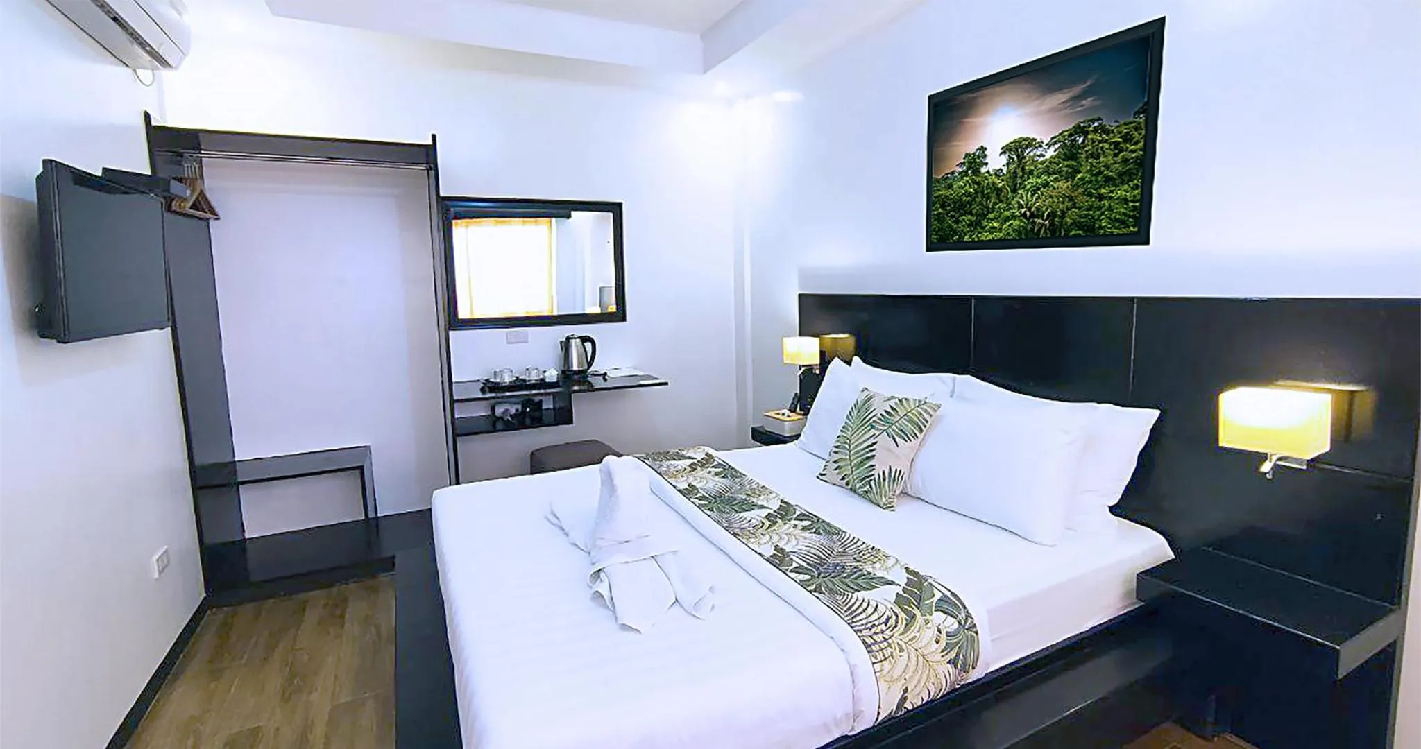 TV and multimedia in Casa Almarenzo Bed & Breakfast