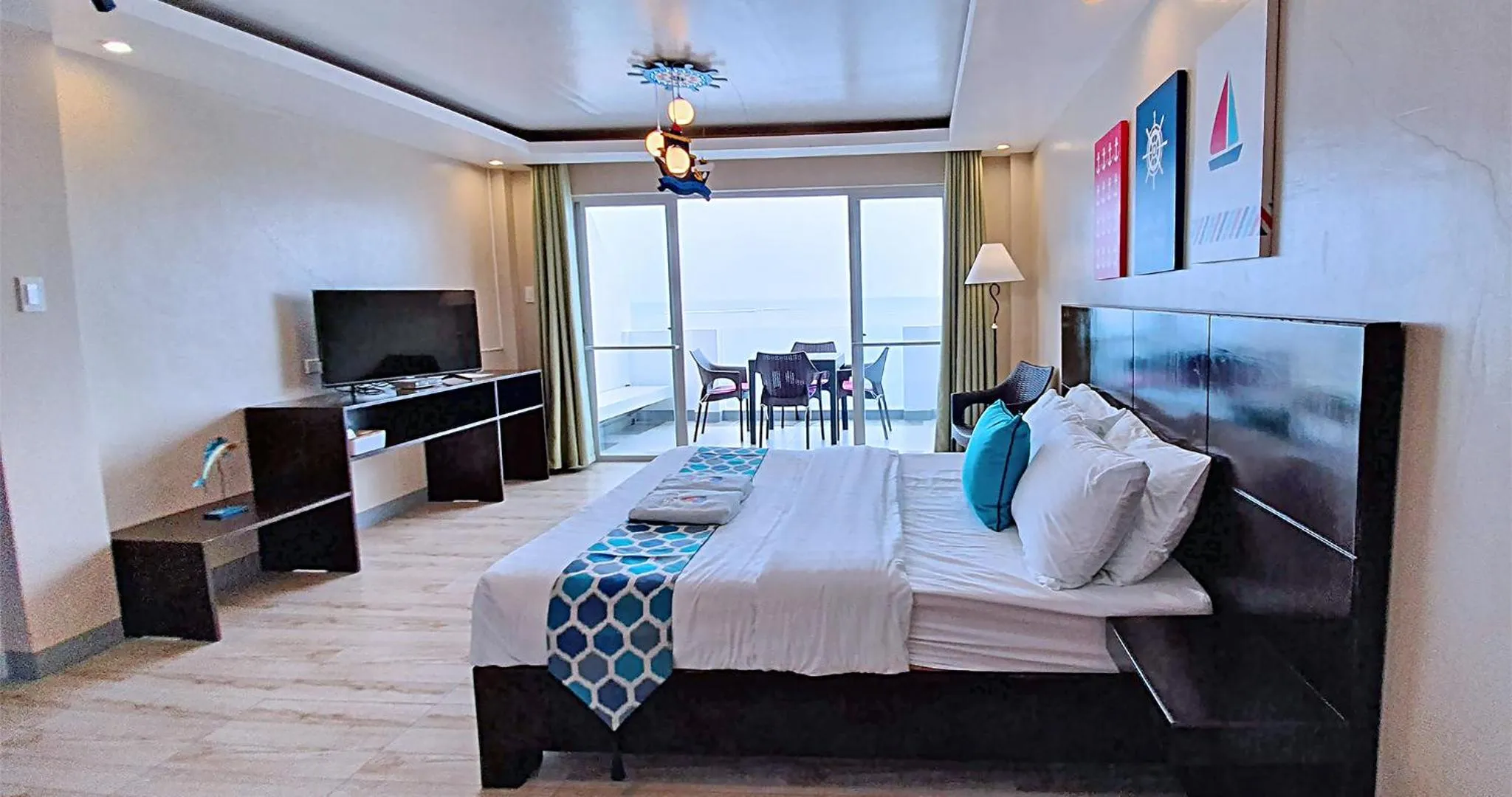 TV and multimedia in Casa Almarenzo Bed & Breakfast