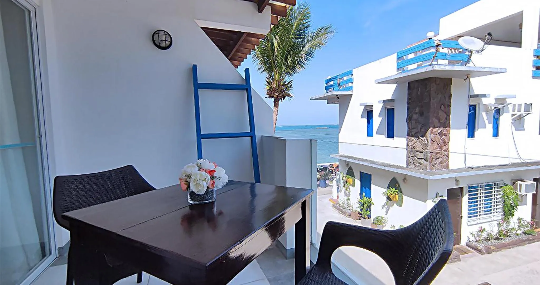 Property building in Casa Almarenzo Bed & Breakfast