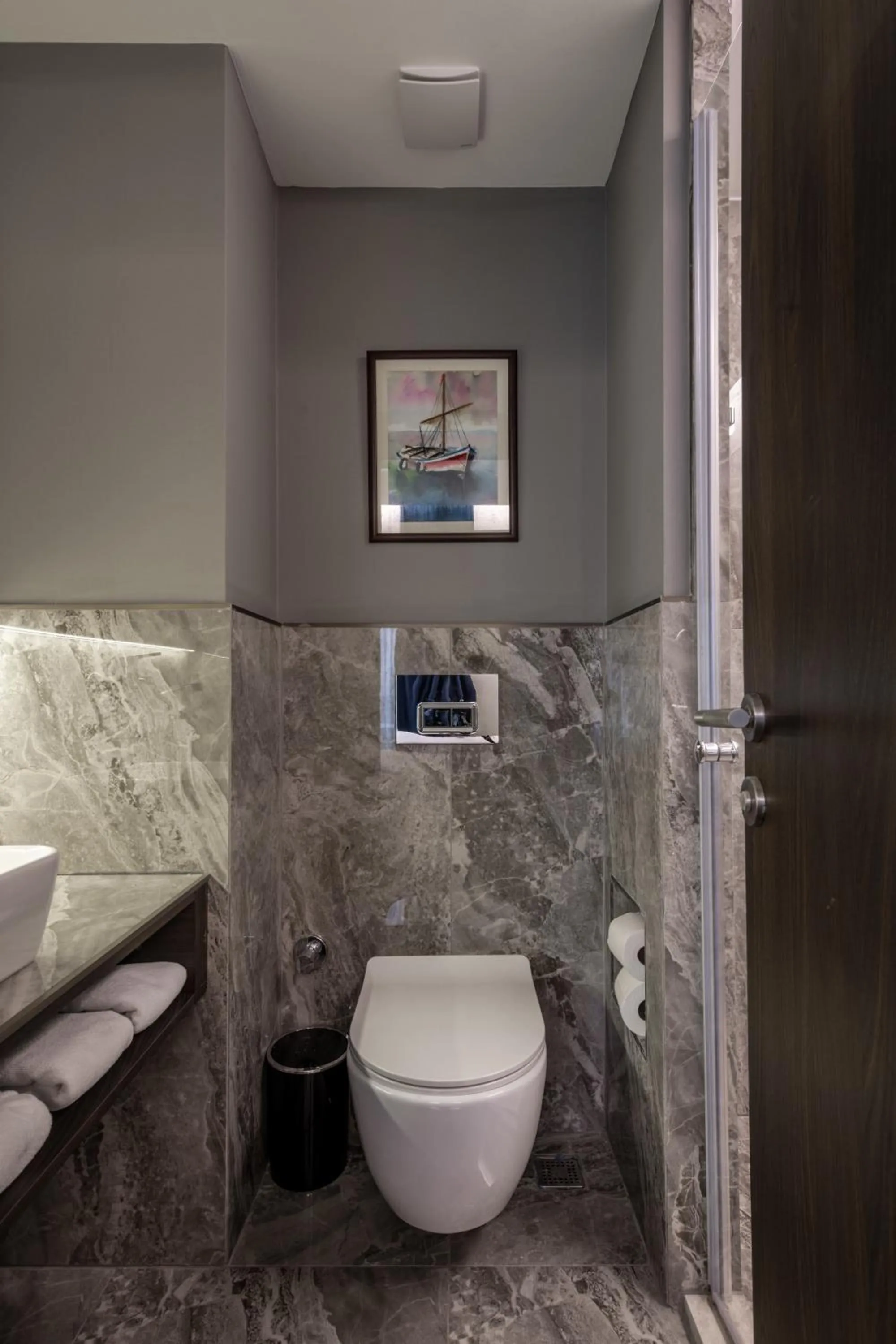 Shower in Noble Pangaltı