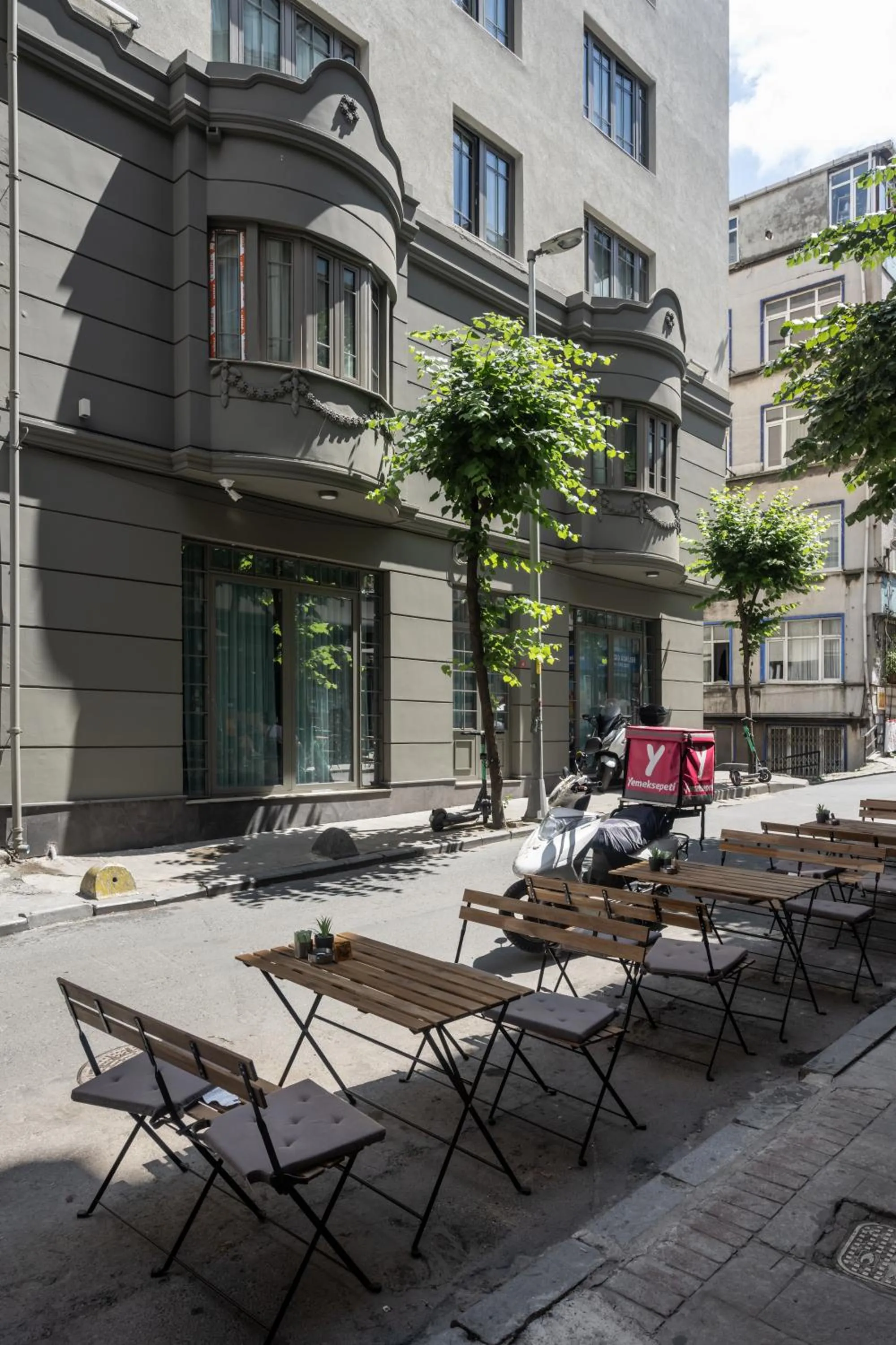 Property building in Noble Pangaltı