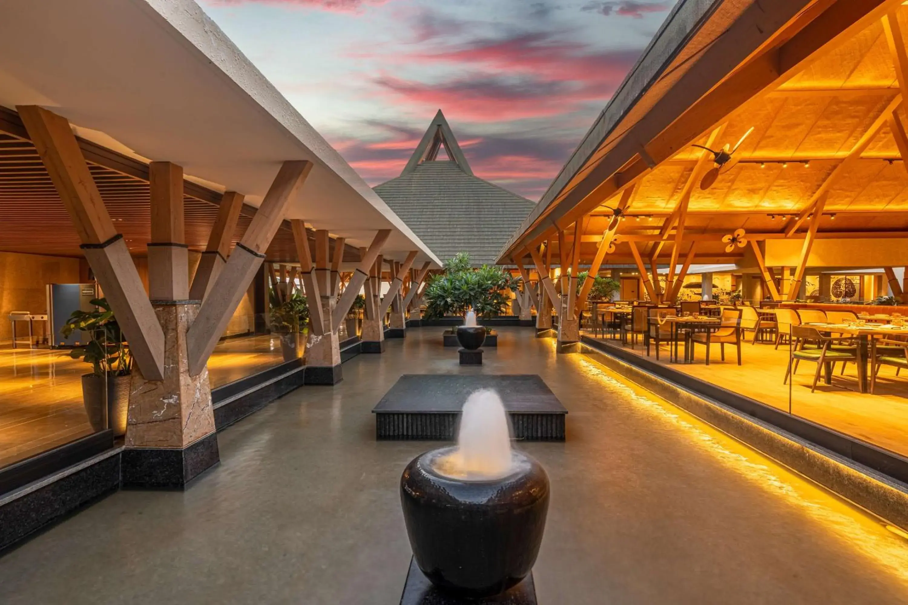 Restaurant/places to eat in Radisson Resort Hatgad Saputara Restaurant/places to eat in Radisson Resort Hatgad Saputara