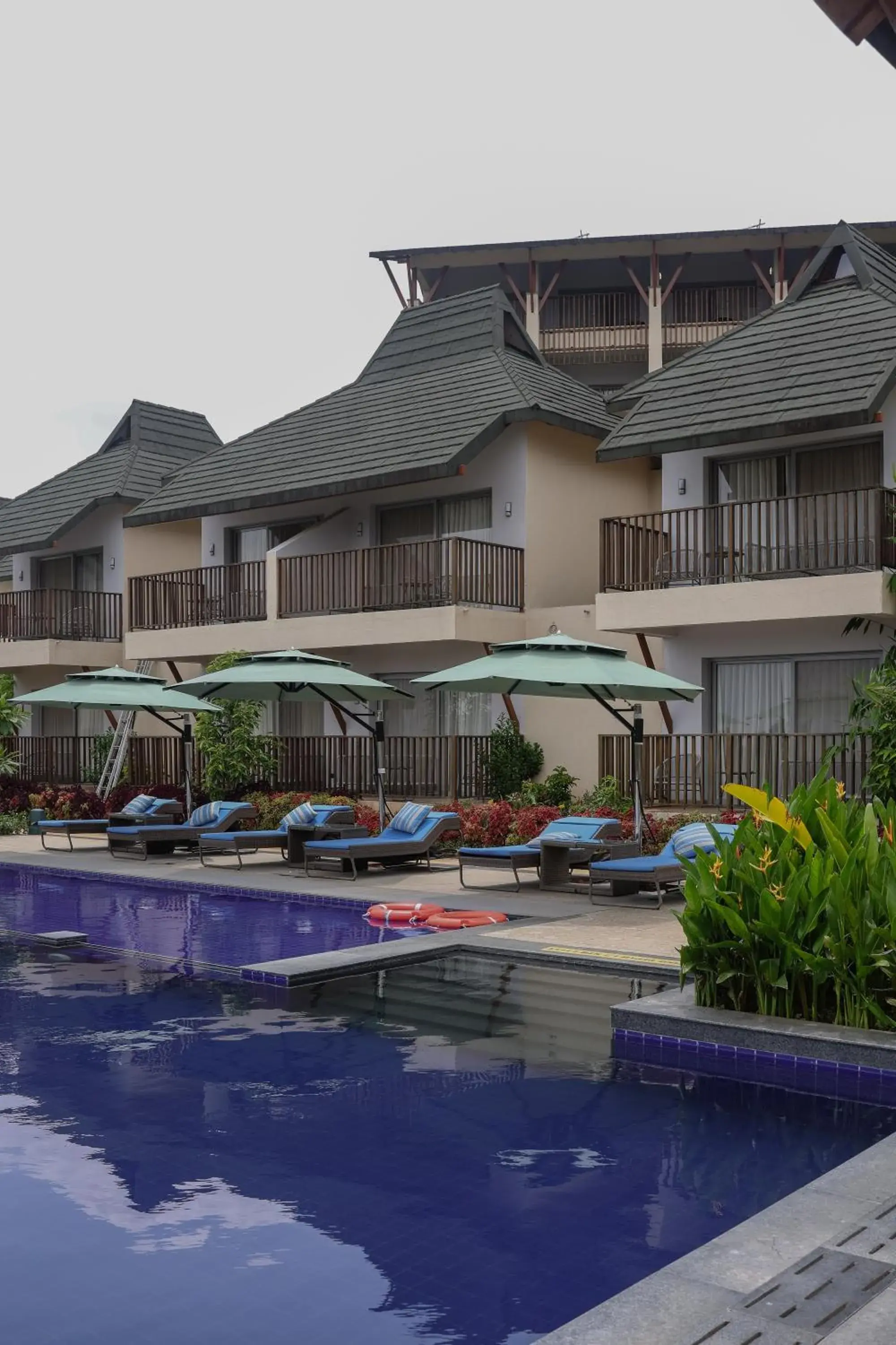 Swimming pool in Radisson Resort Hatgad Saputara Swimming pool in Radisson Resort Hatgad Saputara