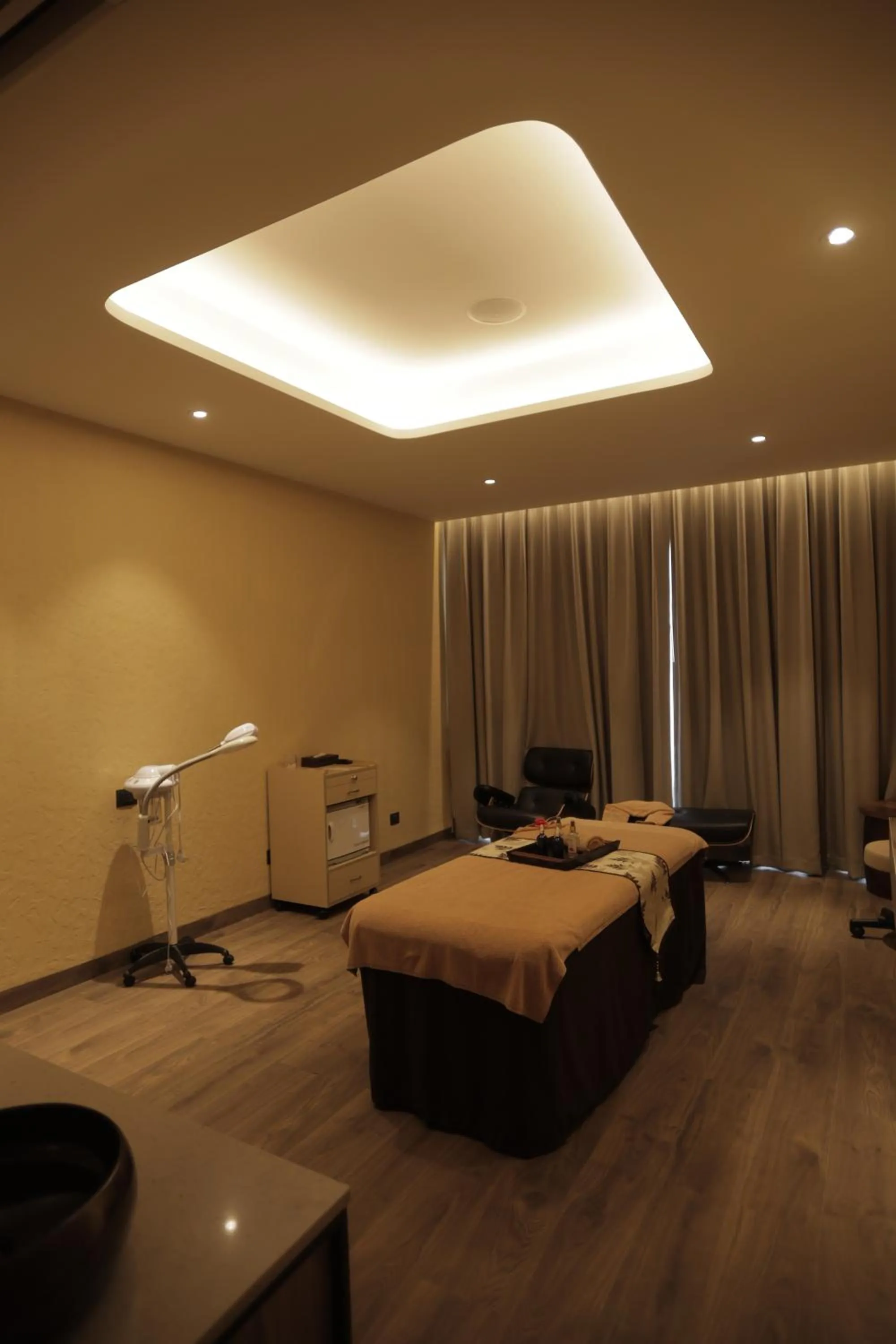 Spa and wellness centre/facilities, Bed in Radisson Resort Hatgad Saputara