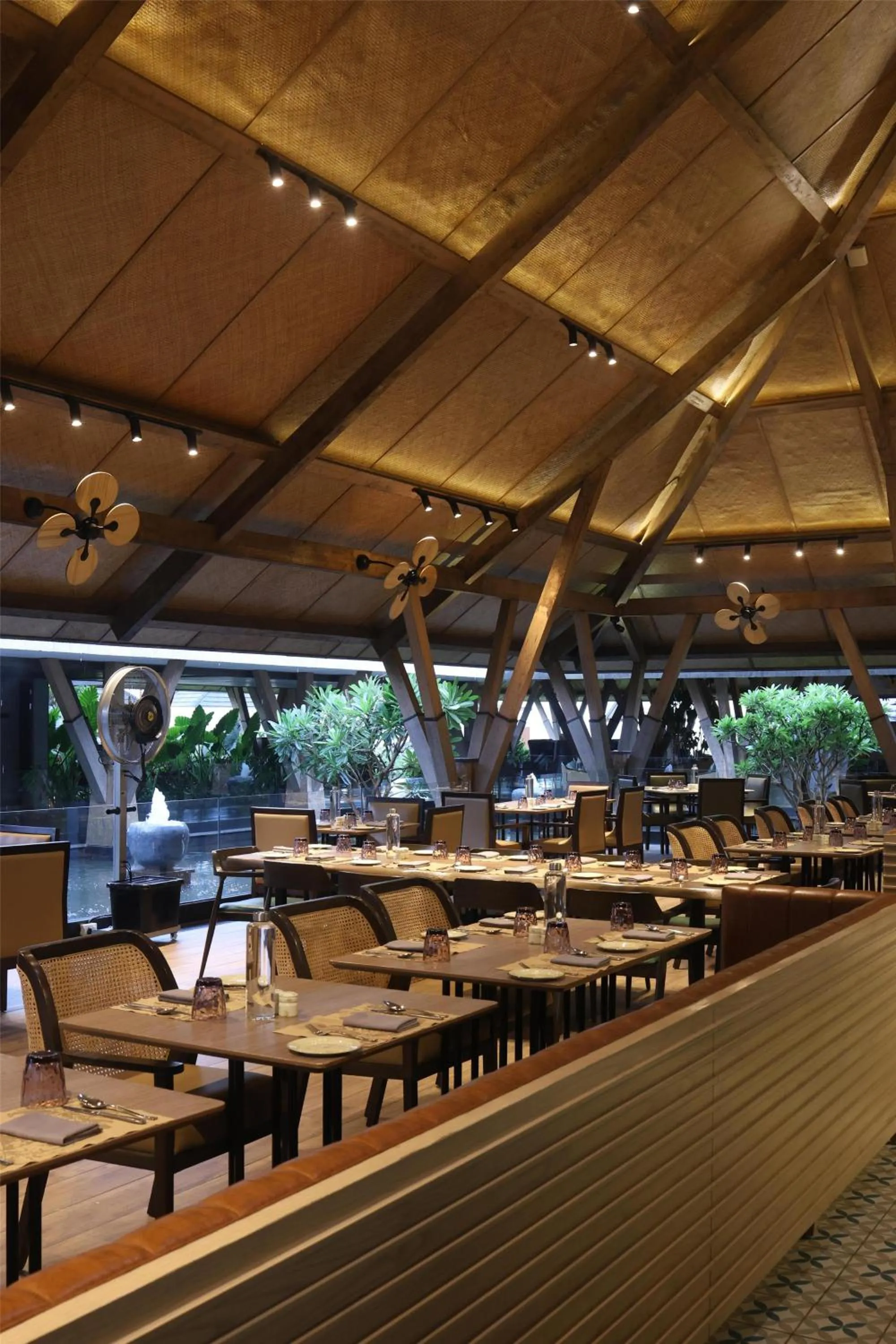 Restaurant/places to eat in Radisson Resort Hatgad Saputara