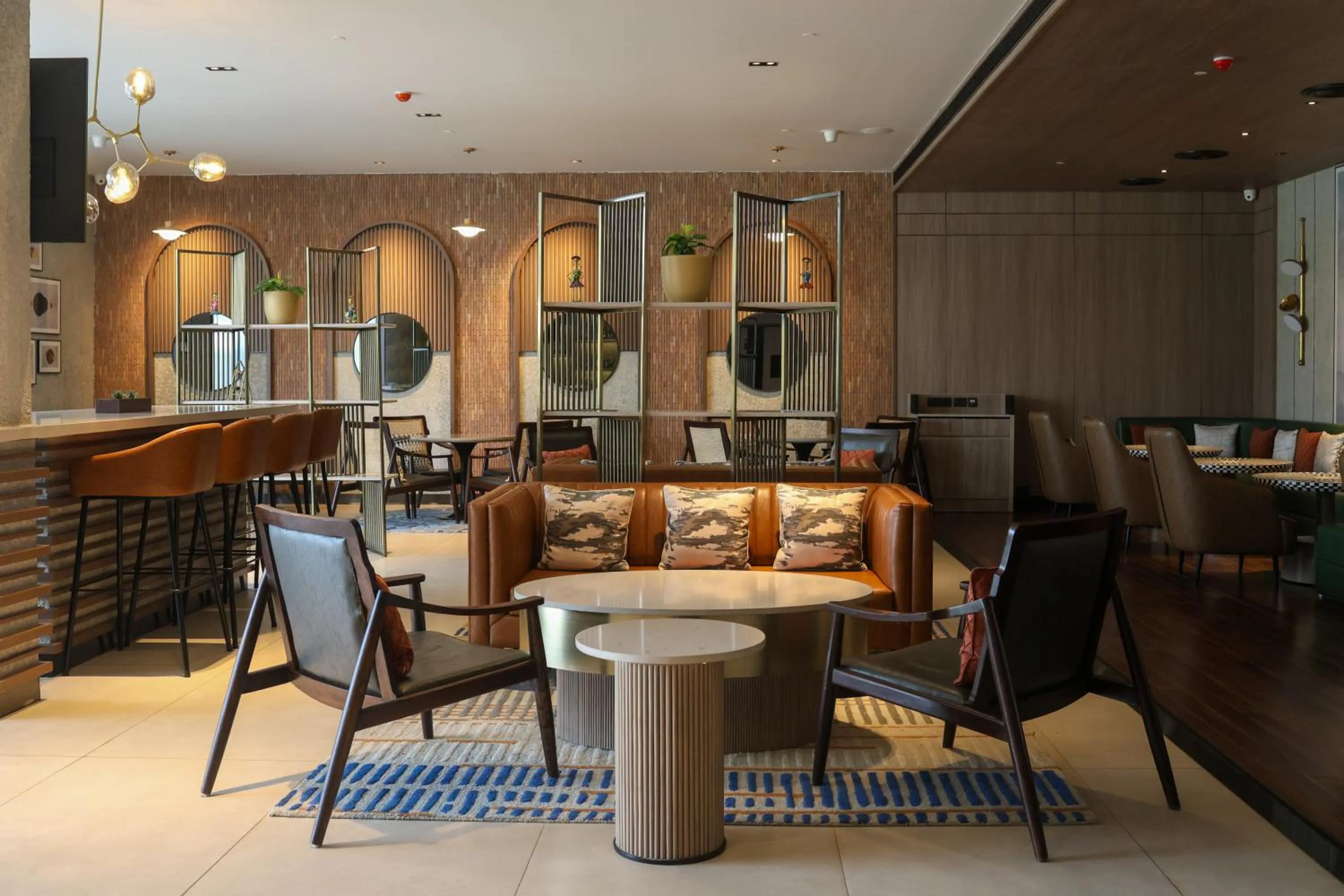 Lounge or bar in Radisson Resort Hatgad Saputara