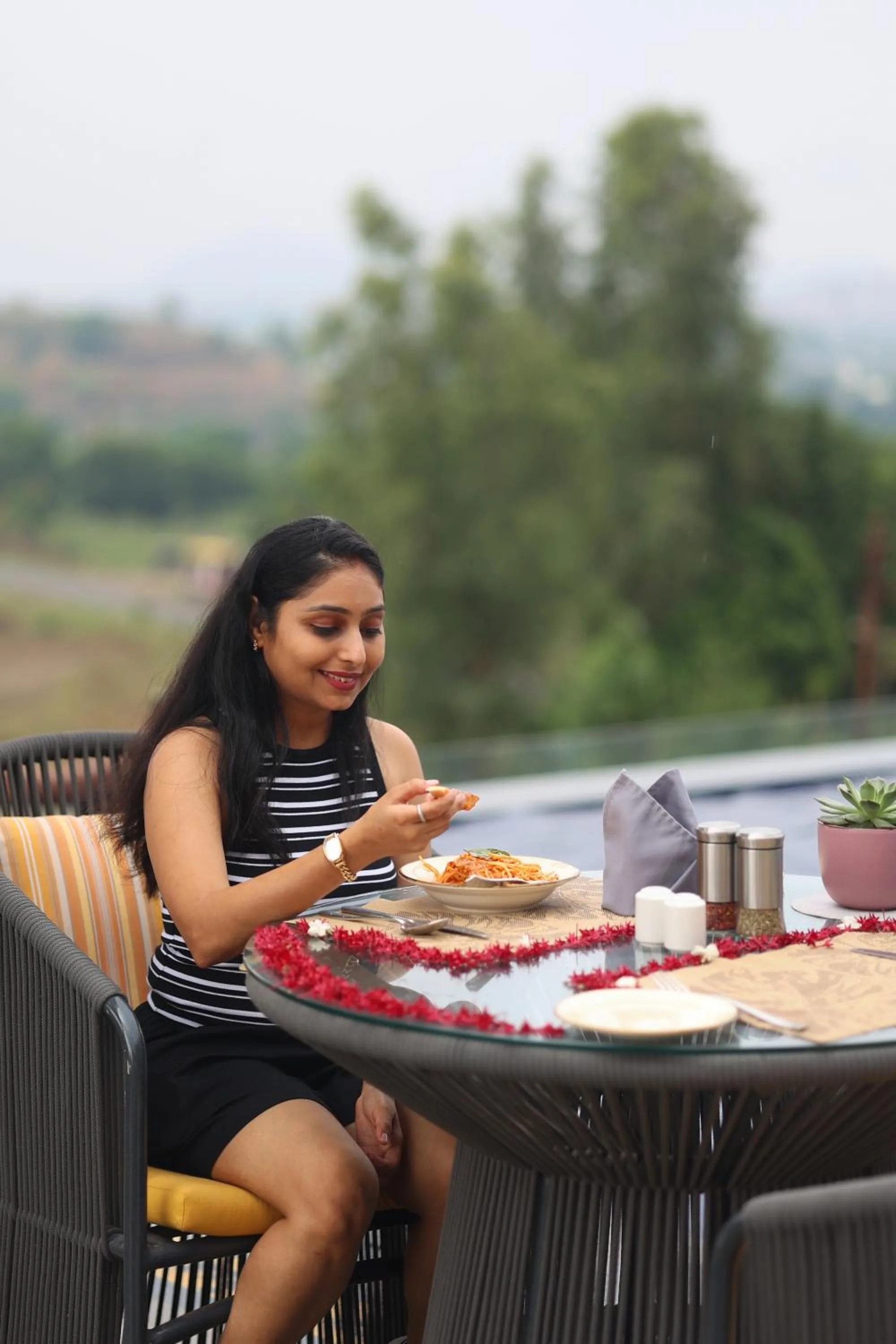 Food and drinks in Radisson Resort Hatgad Saputara