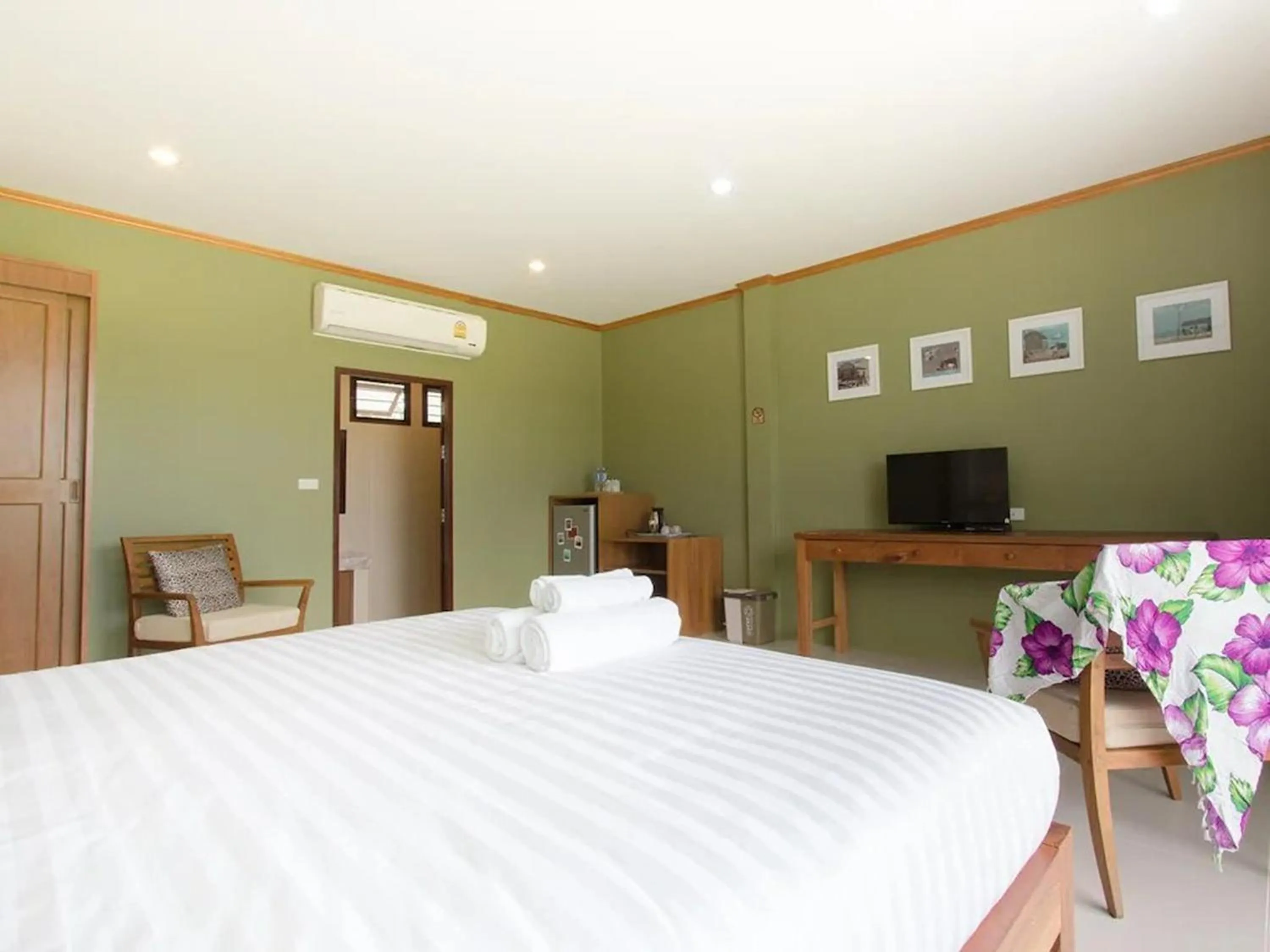 Bed in Moonlight Cottage