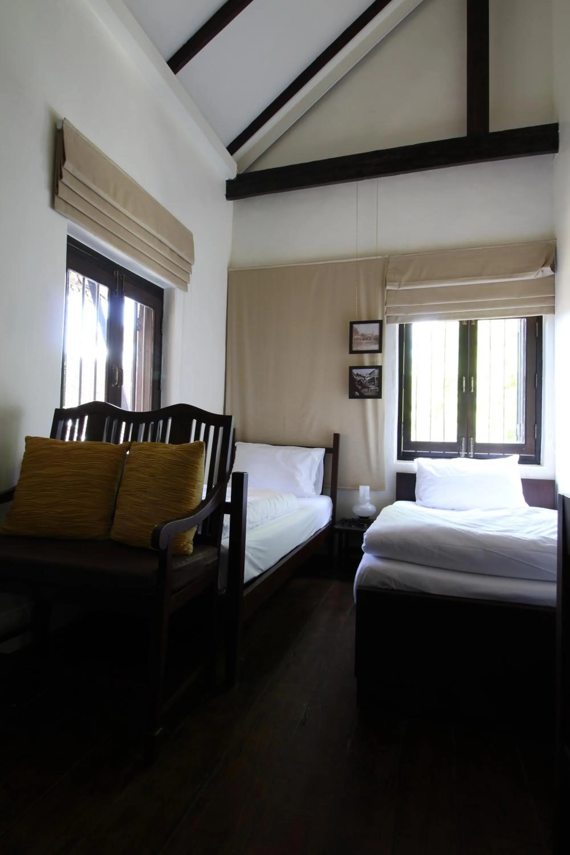 Bed in Baan Luang Rajamaitri Historic Inn