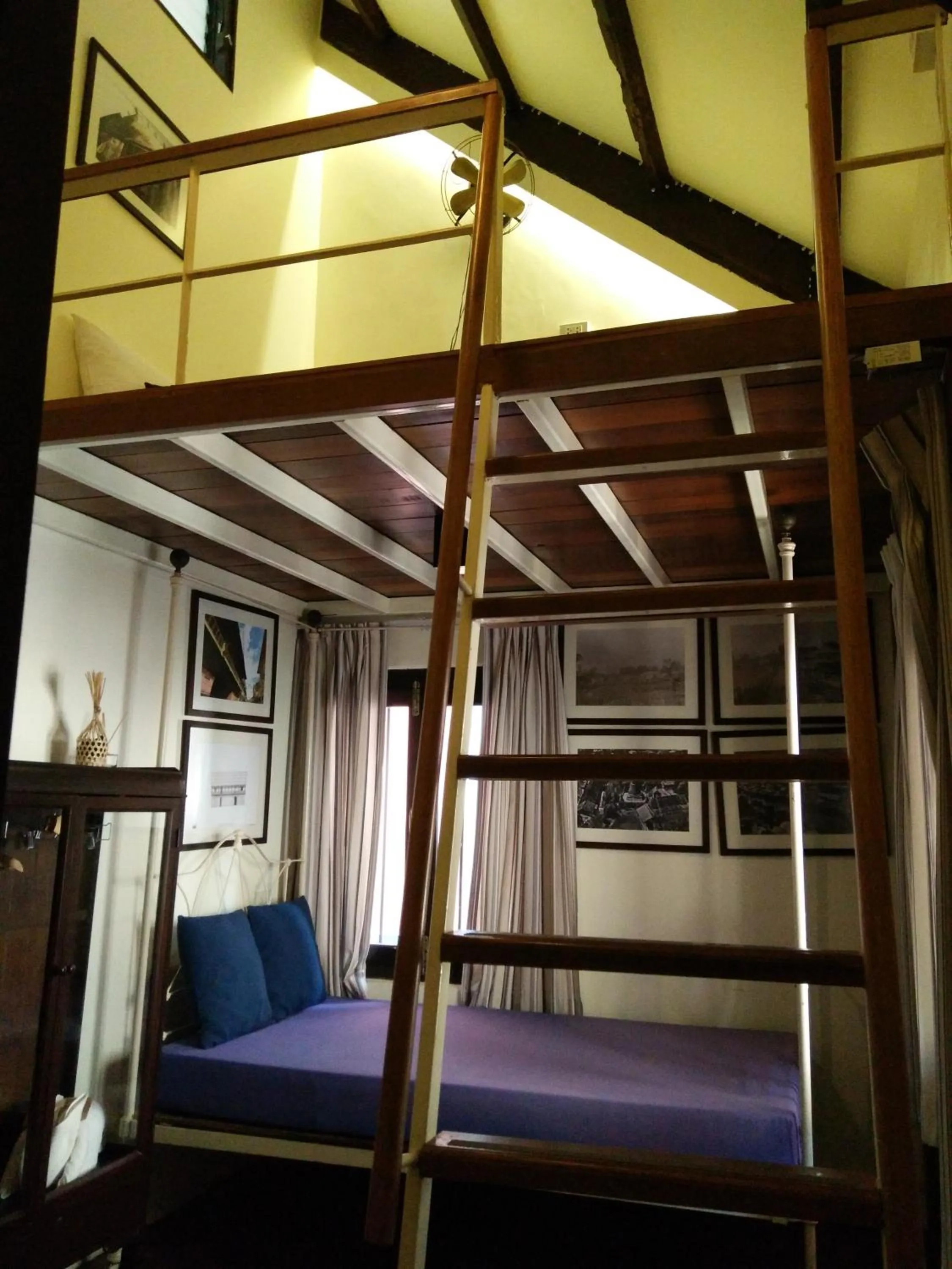 Bed in Baan Luang Rajamaitri Historic Inn