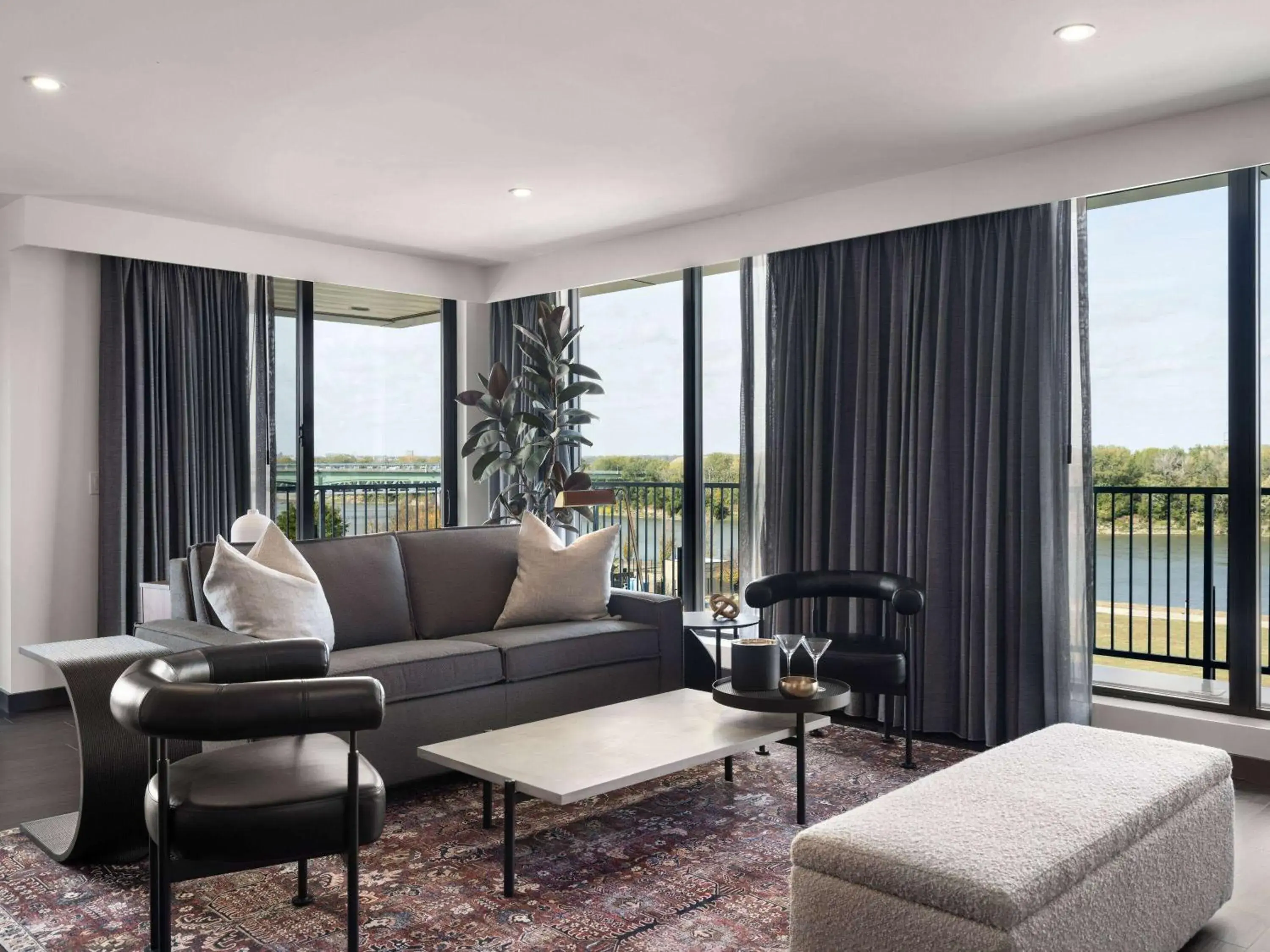 One-Bedroom Premier Suite with One King Bed in Origin Kansas City Riverfront, a Wyndham Hotel One-Bedroom Premier Suite with One King Bed in Origin Kansas City Riverfront, a Wyndham Hotel