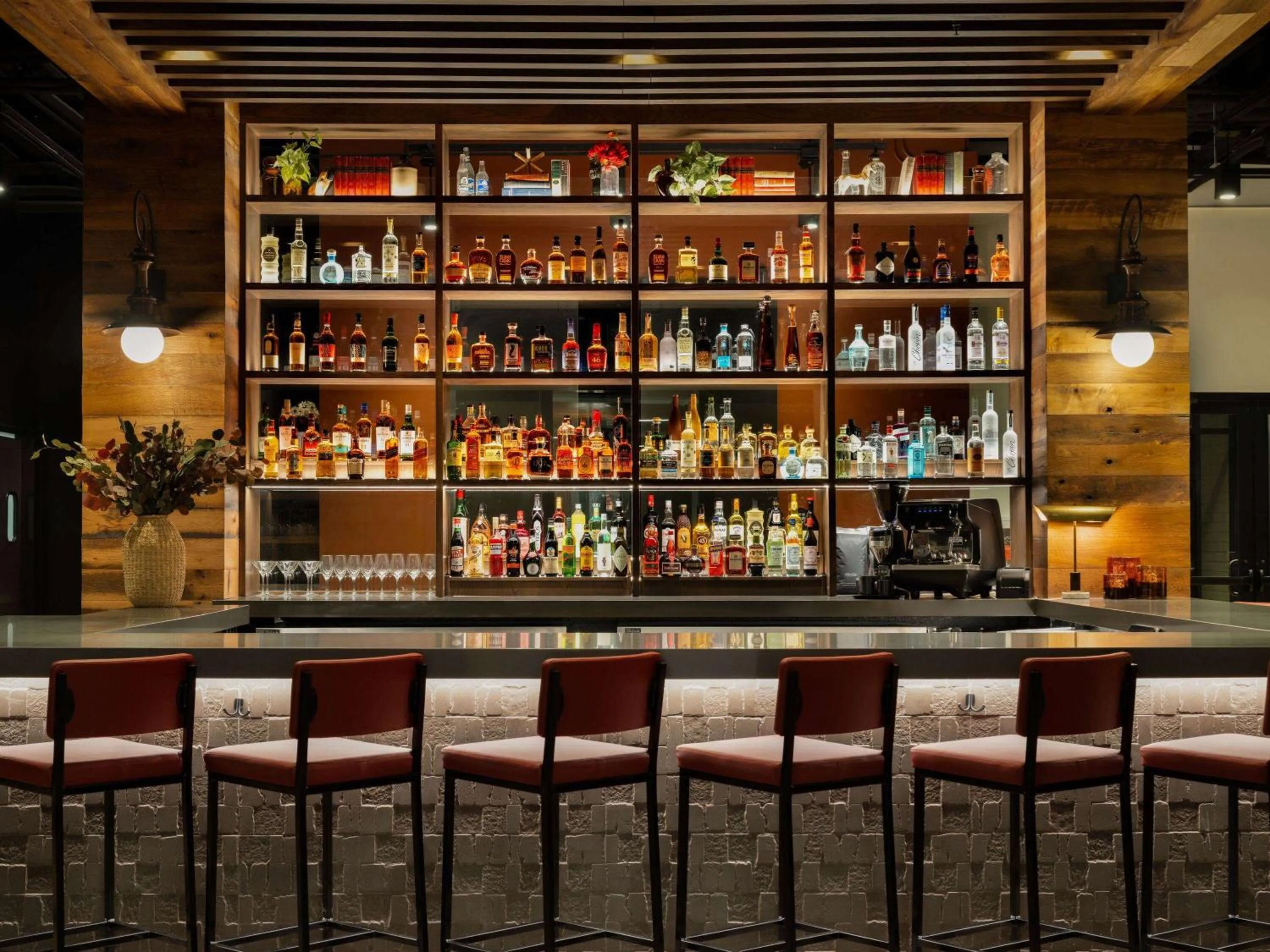 Lounge or bar in Origin Kansas City Riverfront, a Wyndham Hotel