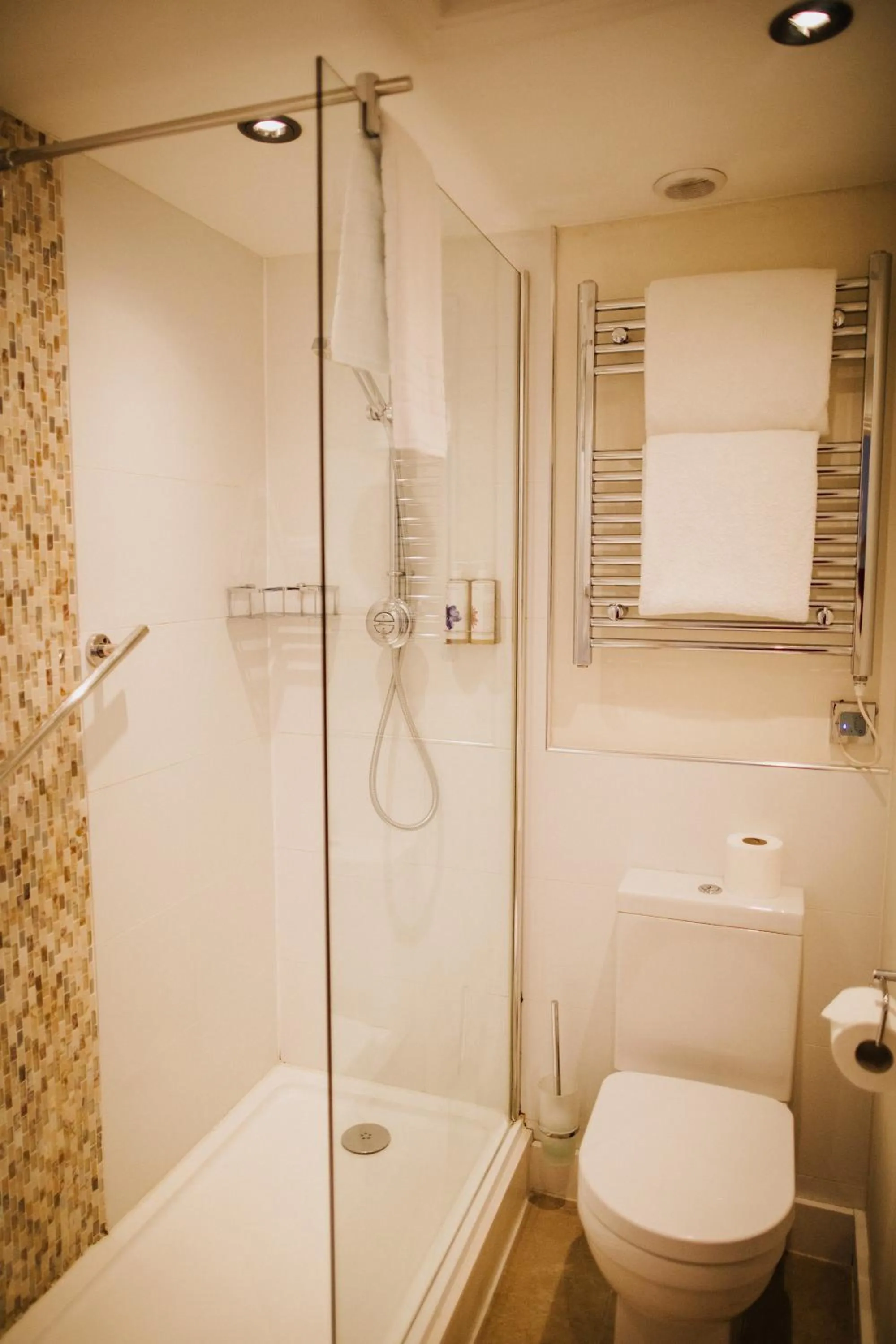 Bathroom in The Farmhouse at Redcoats