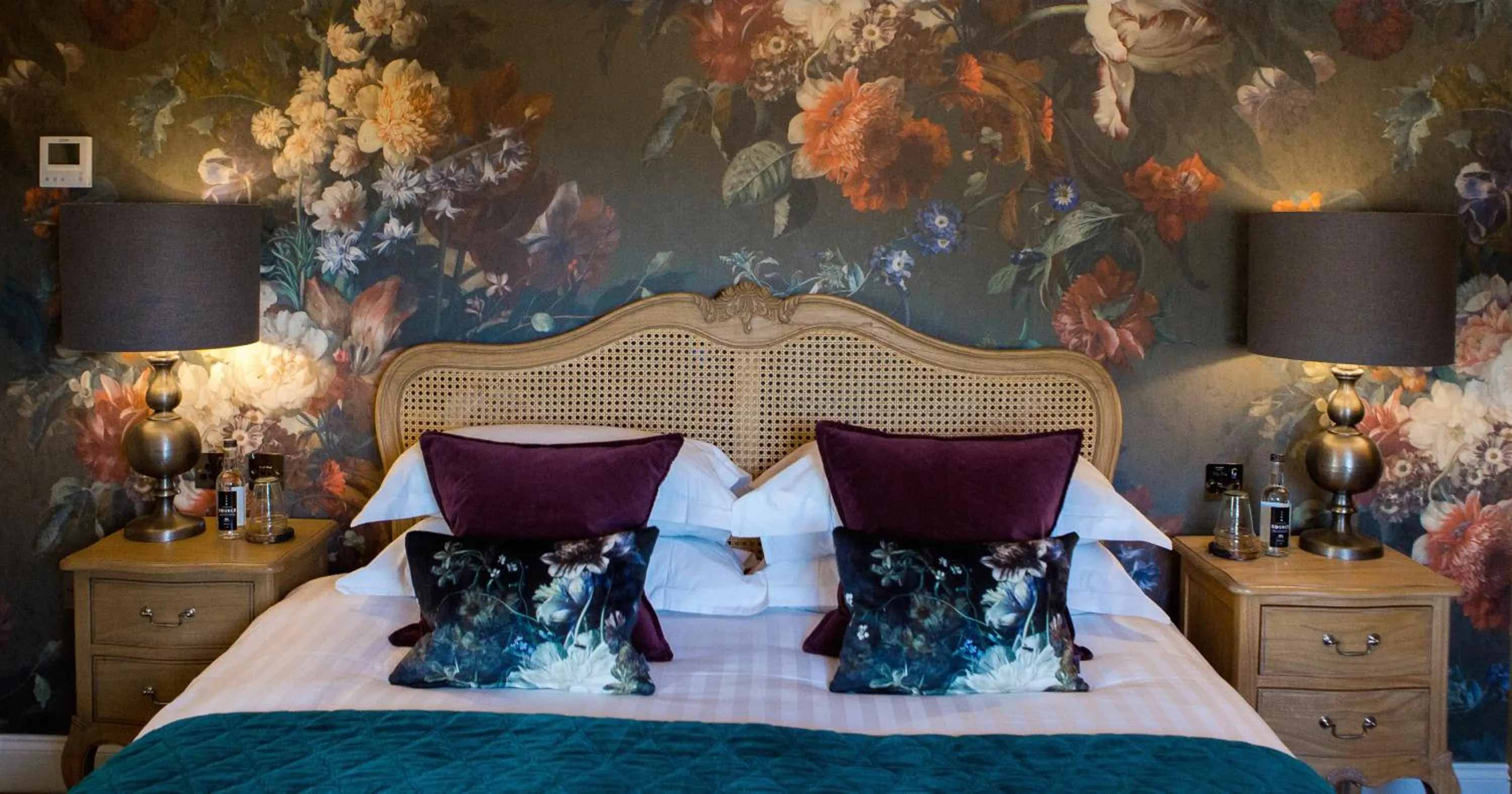 Bedroom, Bed in The Farmhouse at Redcoats