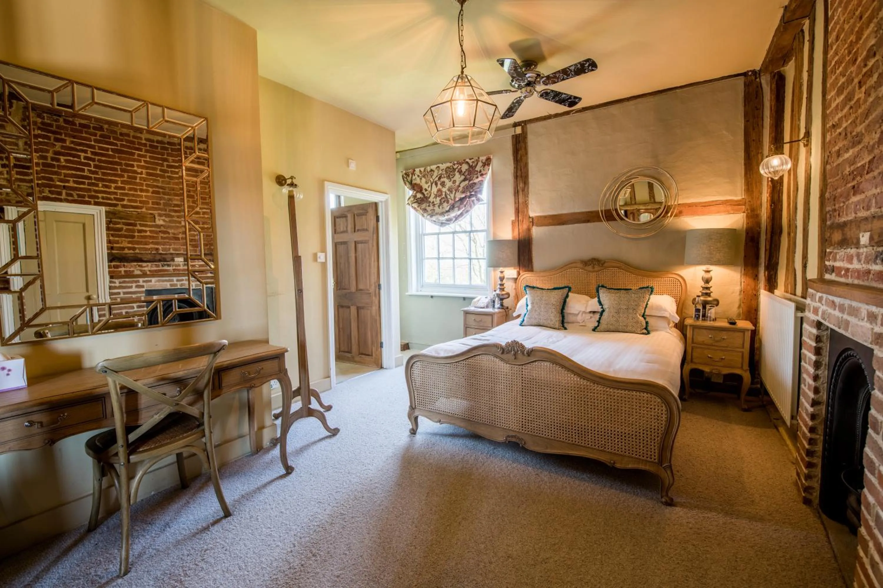 Bedroom, Bed in The Farmhouse at Redcoats