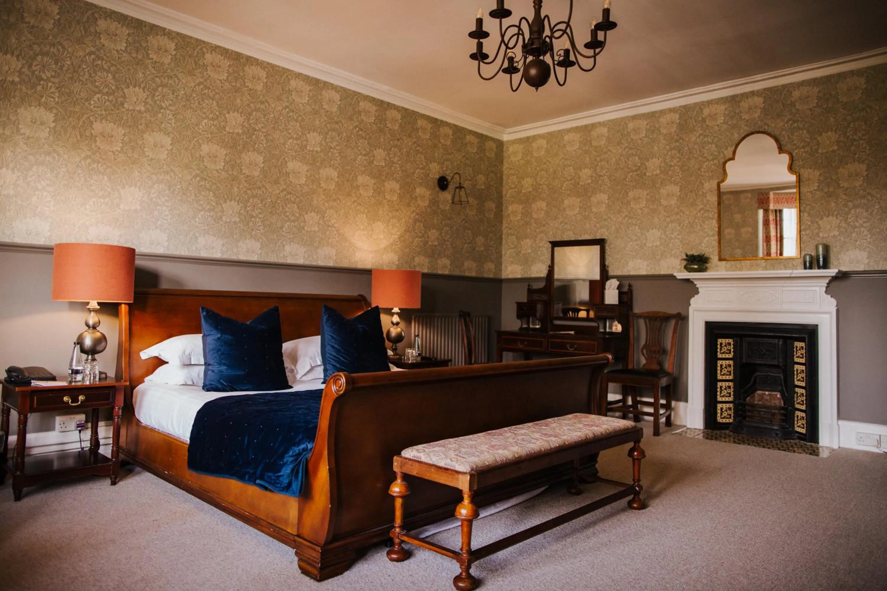 Bedroom, Bed in The Farmhouse at Redcoats