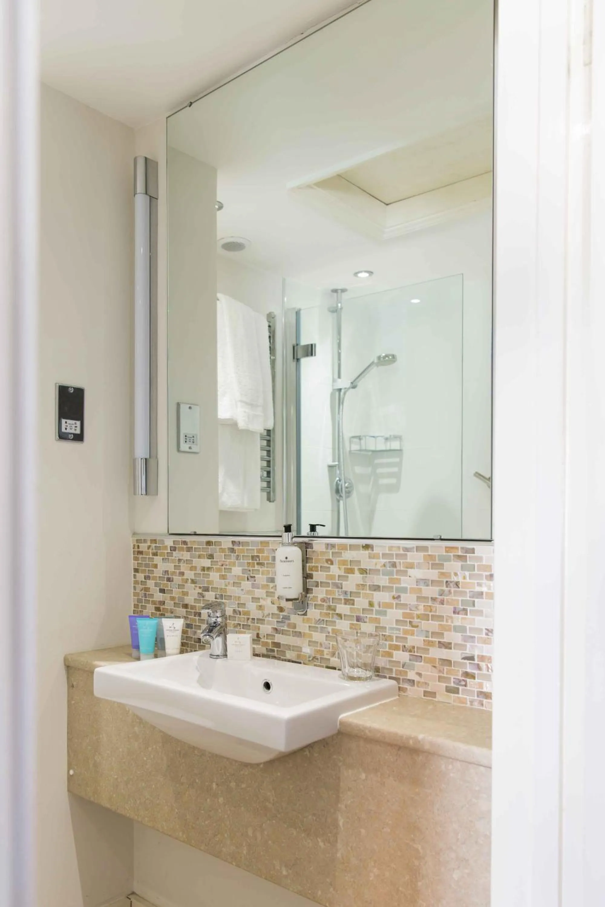 Bathroom in The Farmhouse at Redcoats