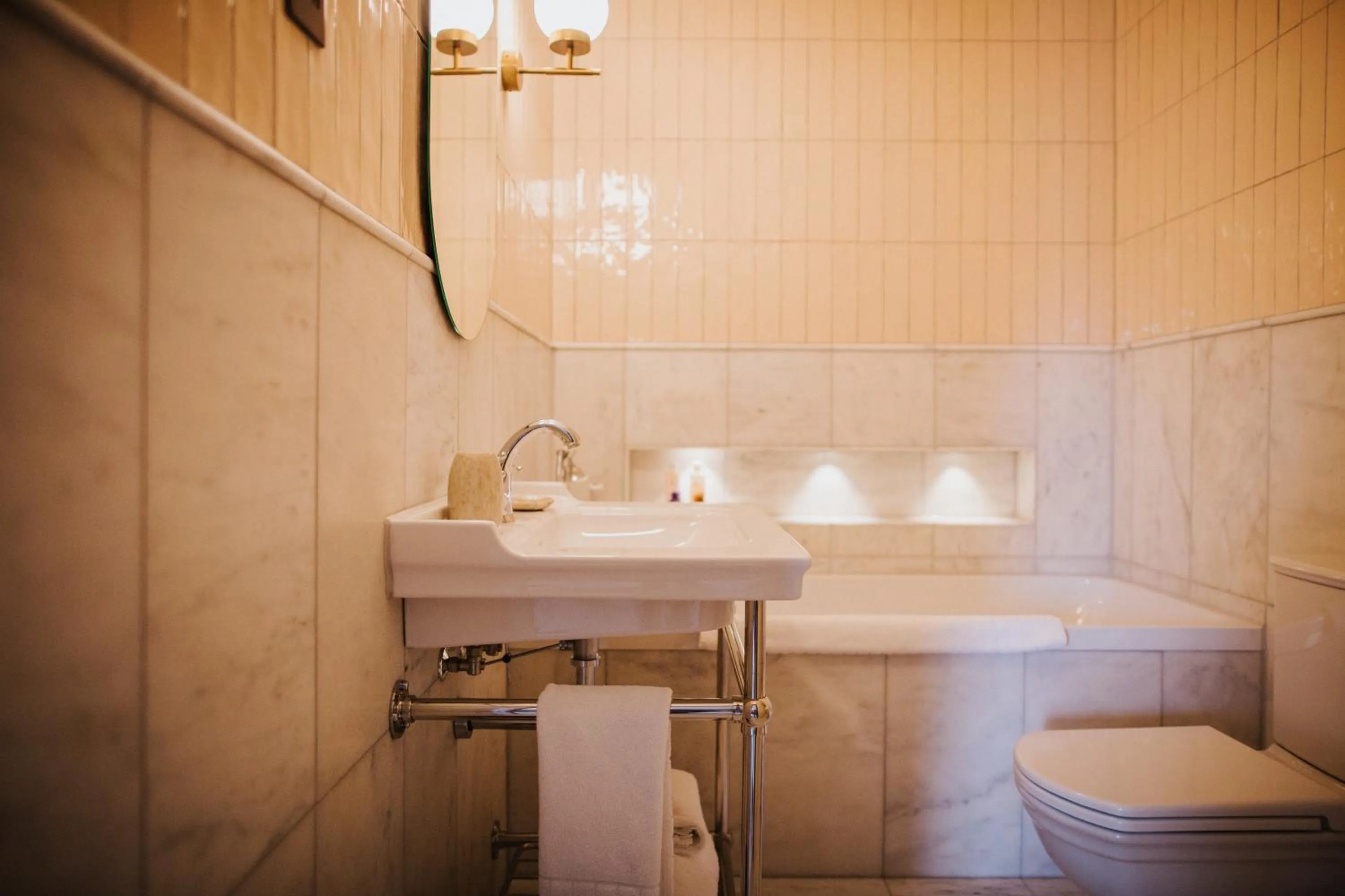 Bathroom in The Farmhouse at Redcoats