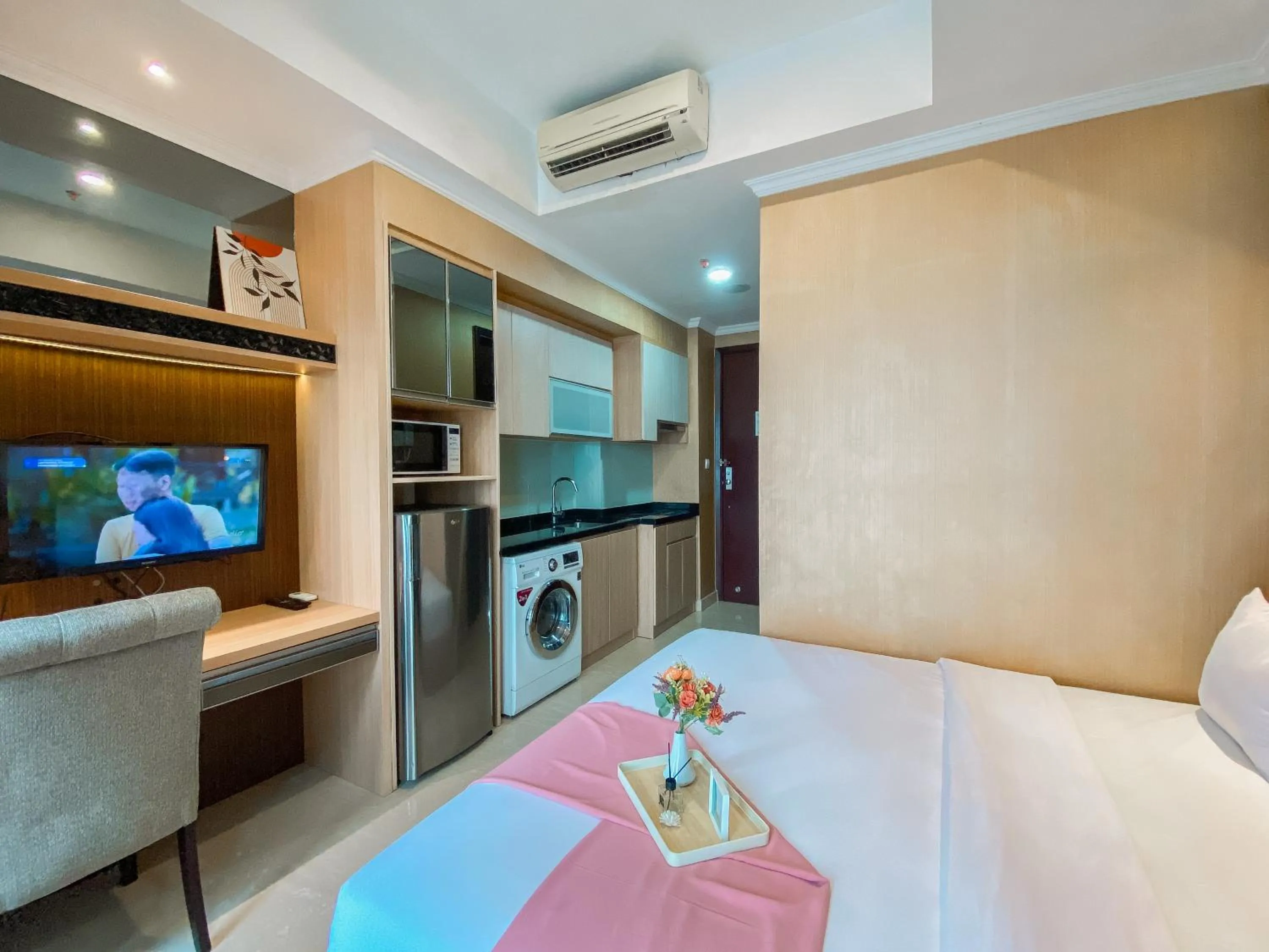 Lovely Studio Menteng Park Apartment By Travelio