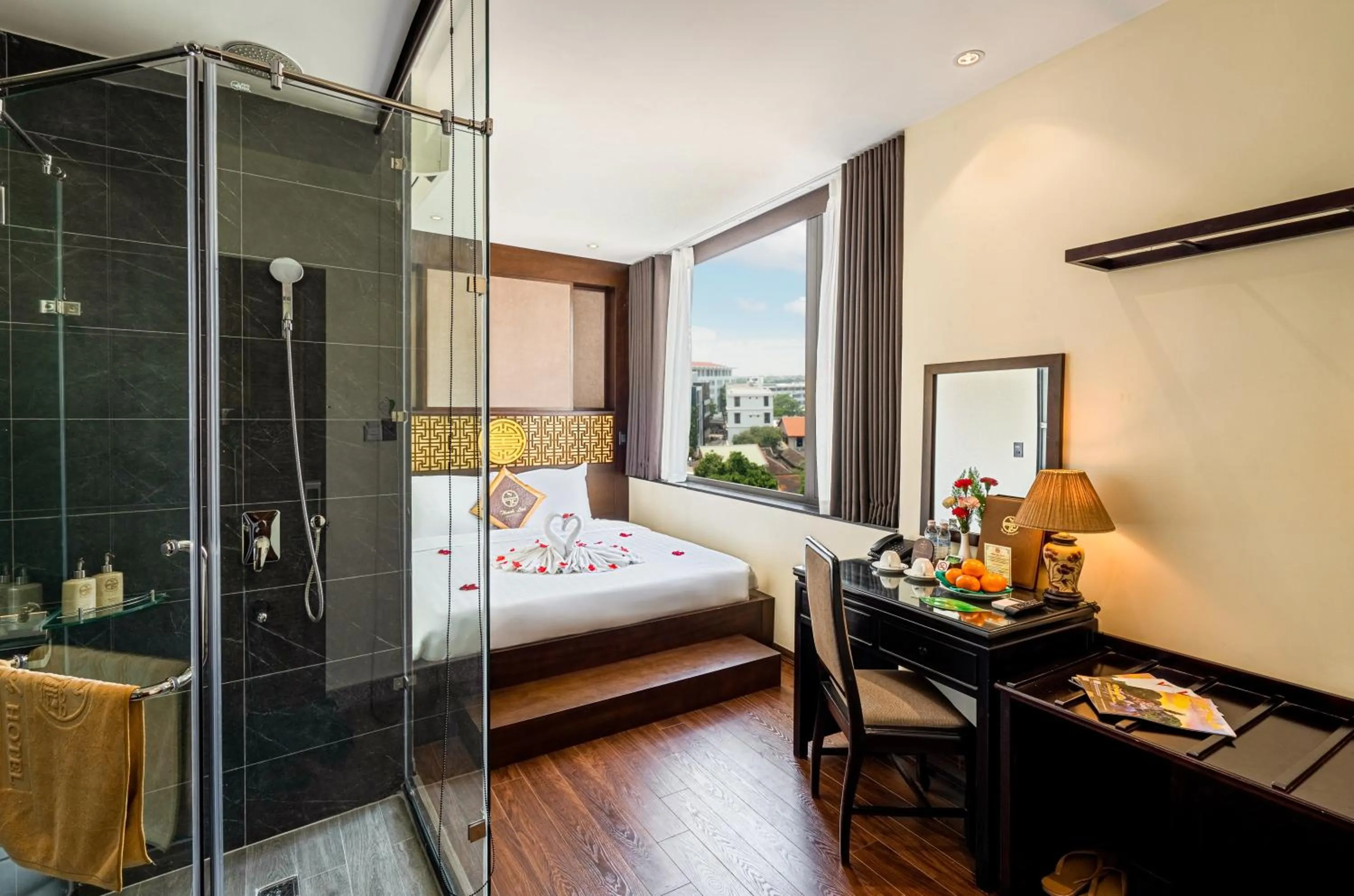 Shower, Bed in Thanh Lich Hue Hotel