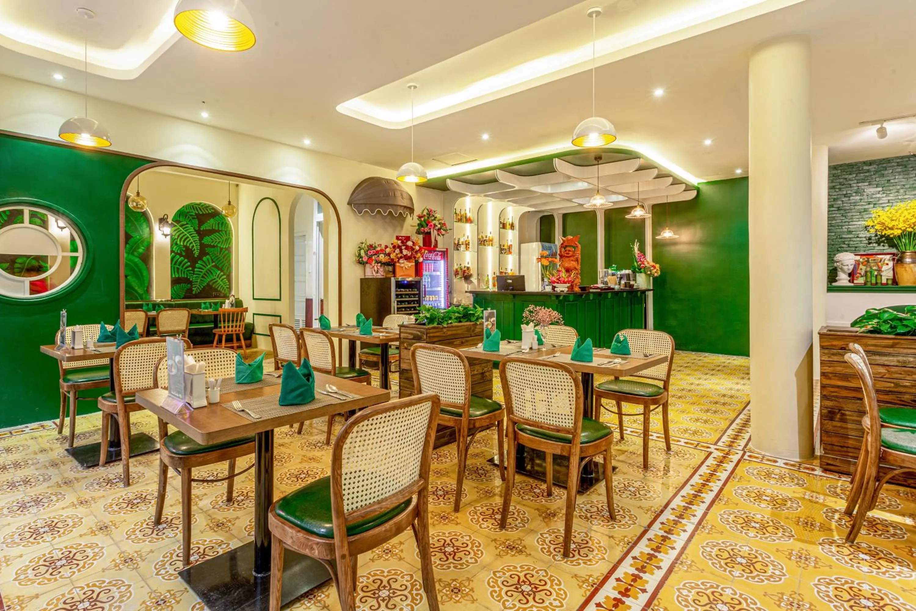 Restaurant/places to eat in Thanh Lich Hue Hotel