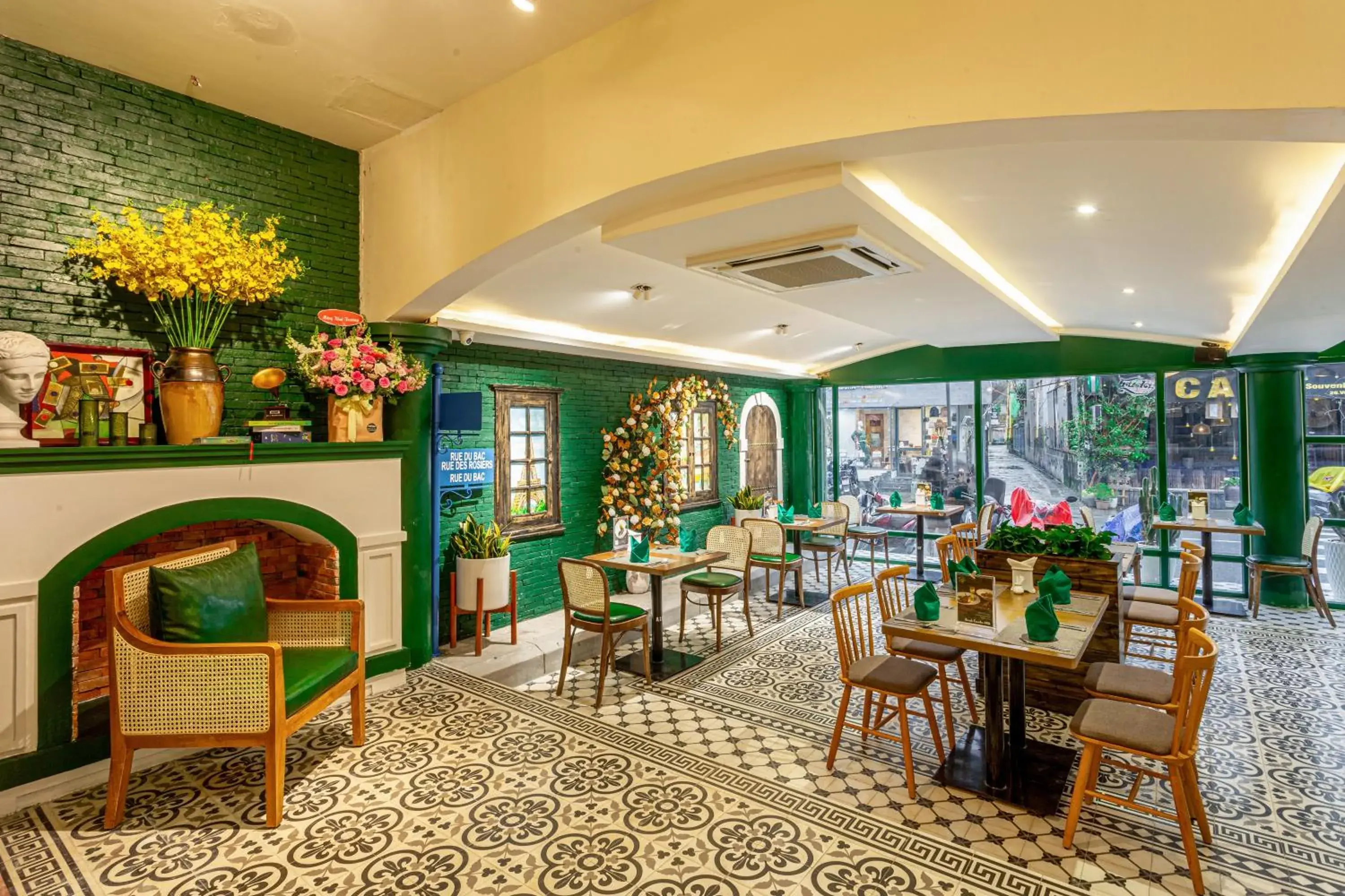 Restaurant/places to eat in Thanh Lich Hue Hotel Restaurant/places to eat in Thanh Lich Hue Hotel