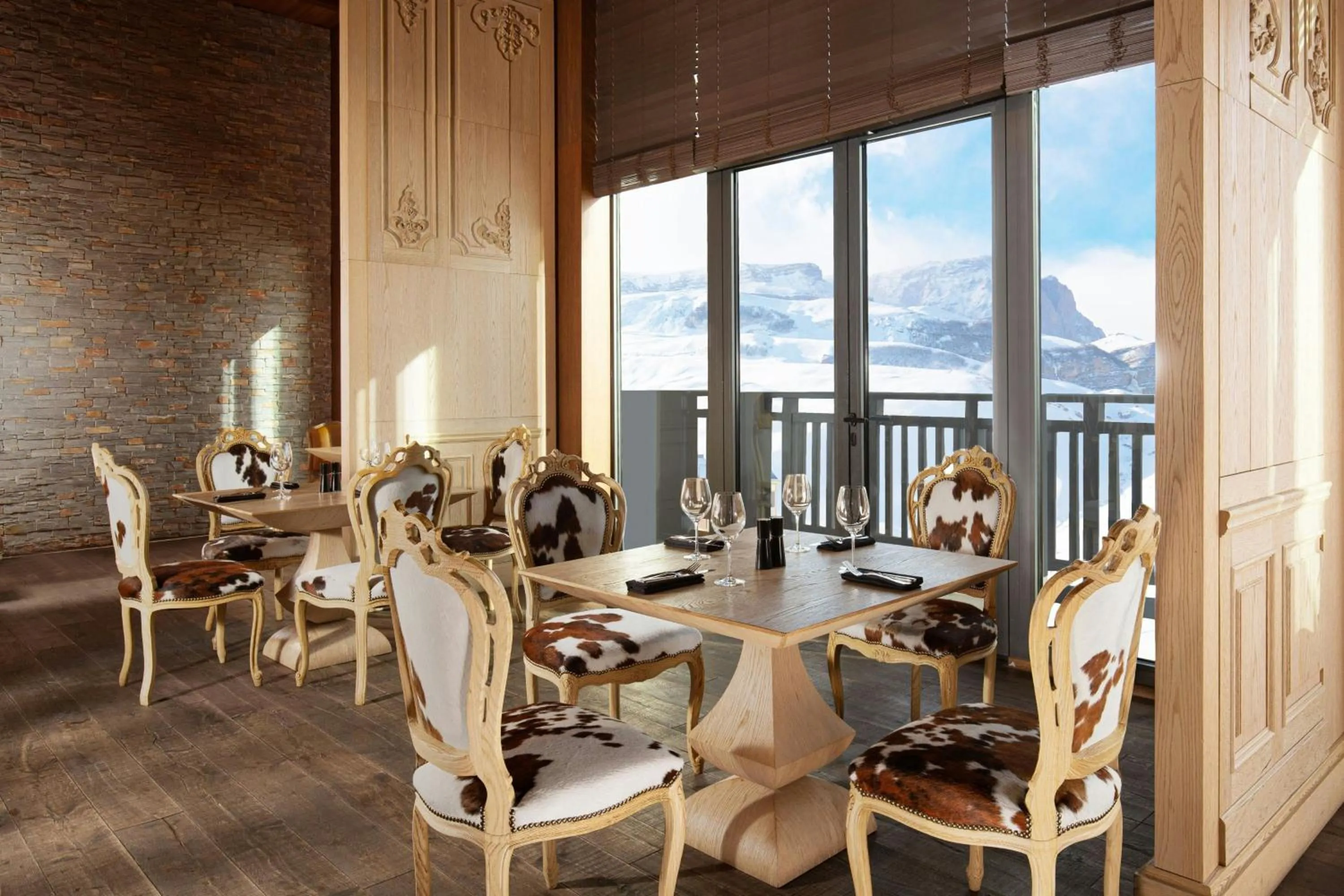 Lounge or bar in Park Chalet, Shahdag, Autograph Collection